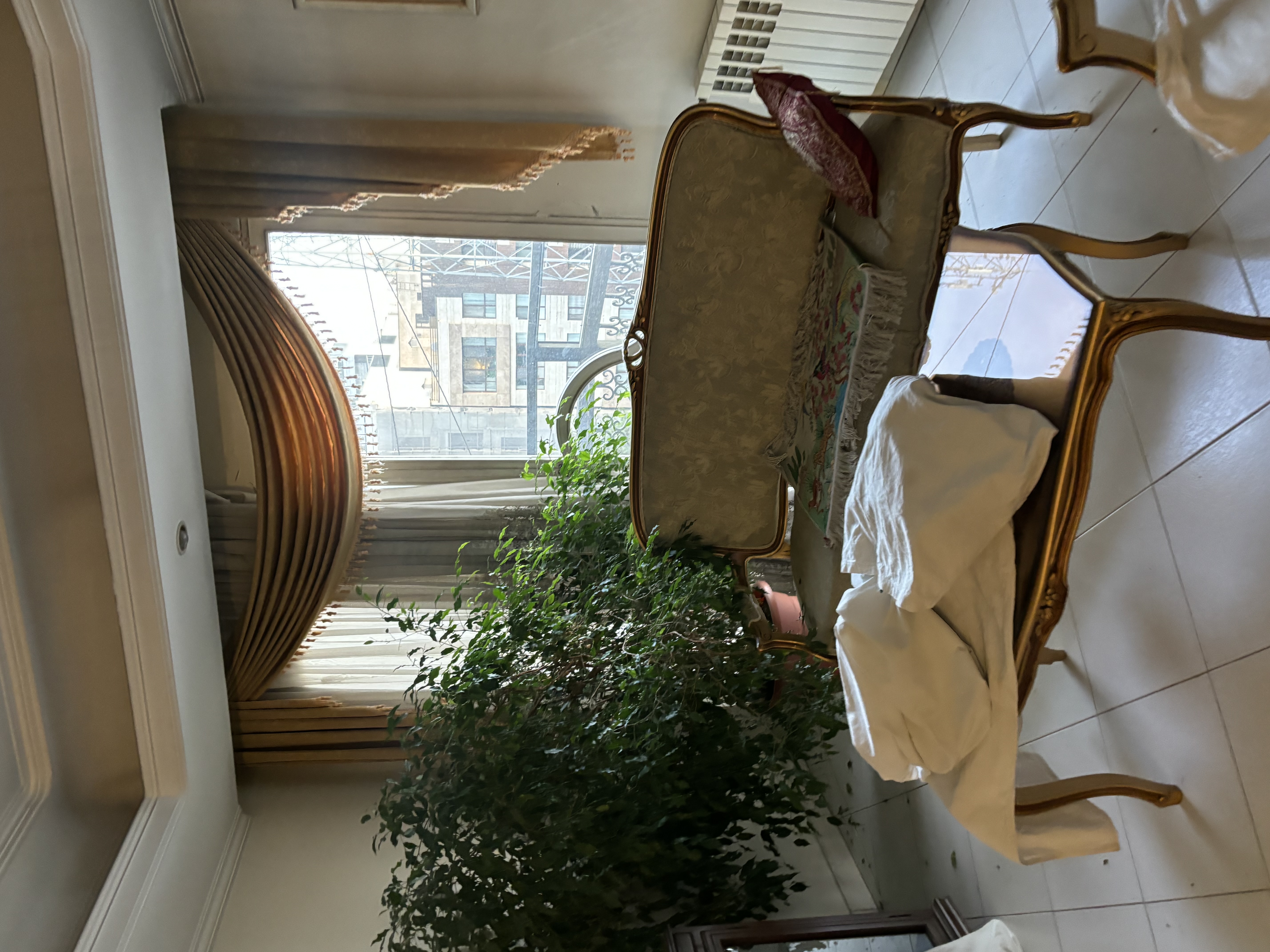 فروش آپارتمان 140 متر آپارتمان قلب دروس پلان مهندسی نورگیر 10 متر تراس