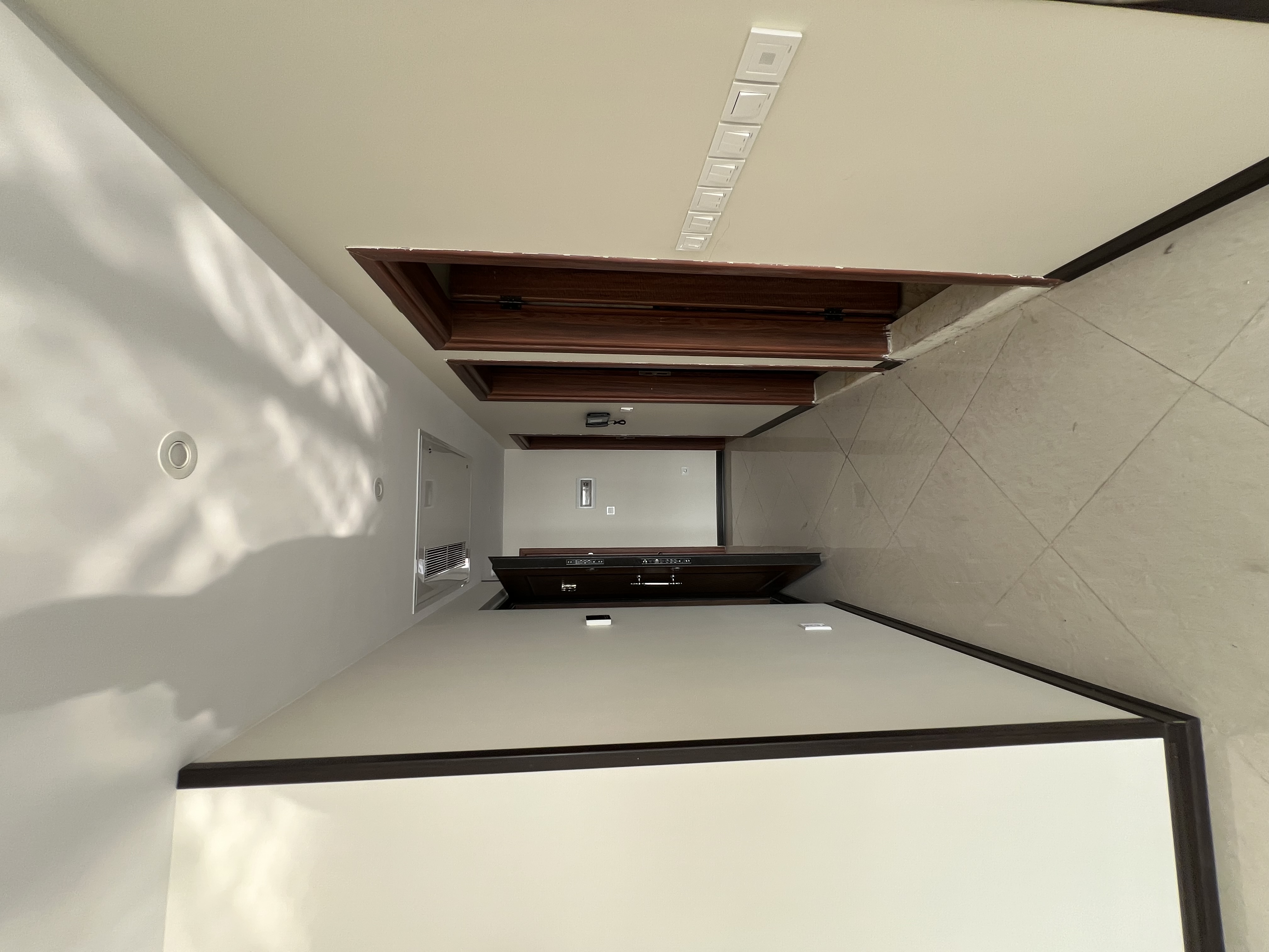 فروش 130 متر آپارتمان تک واحدی کلید نخورده غرق نور مستقیم