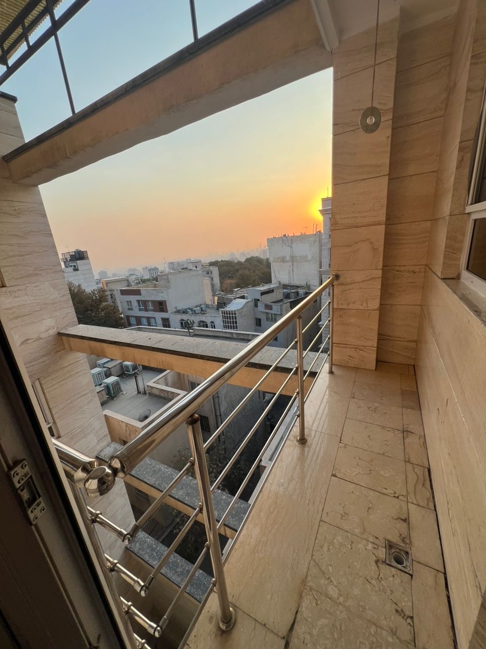 اجاره آپارتمان 130 متر نیاوران برجی بسیار فاخر و درخور