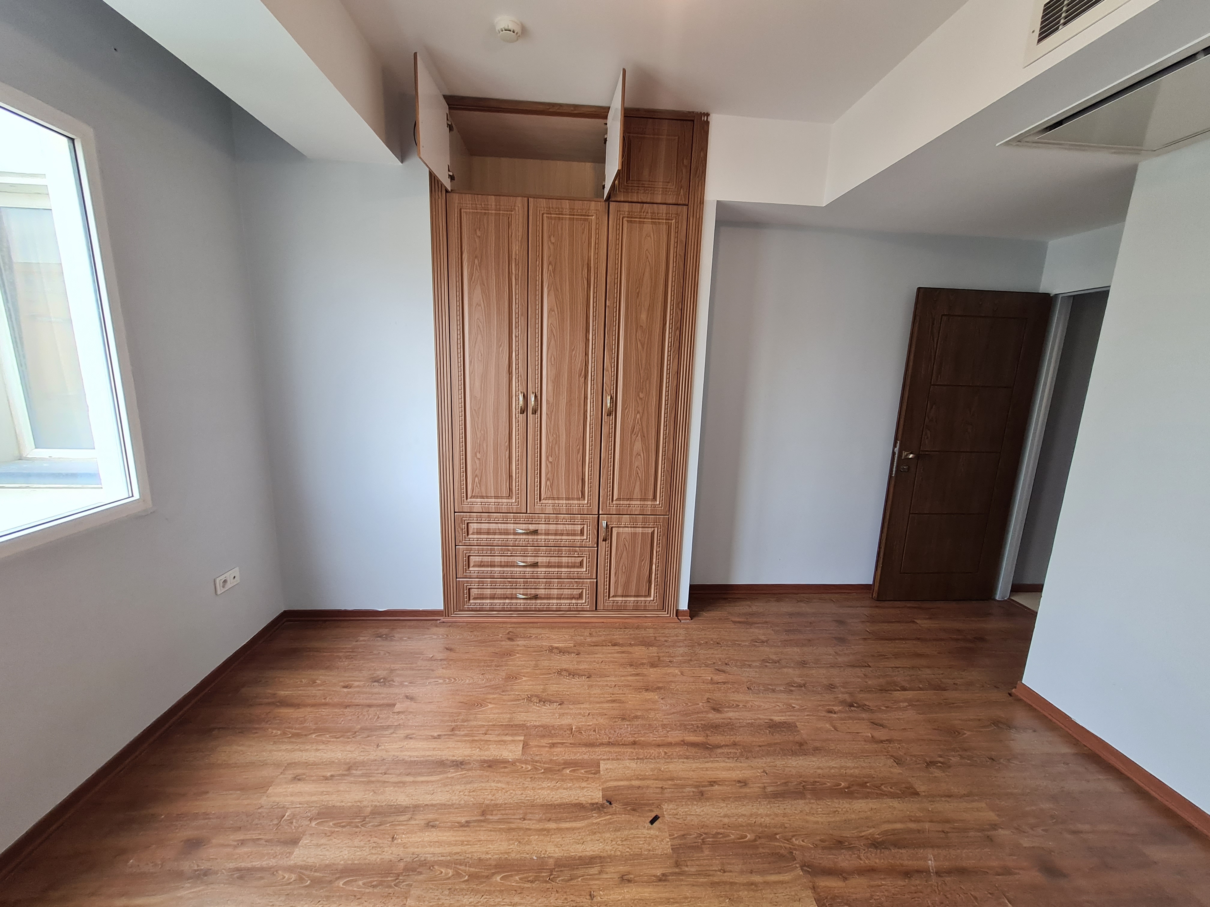 اجاره آپارتمان 135 متر جهانتاب تاپ لوکیشن