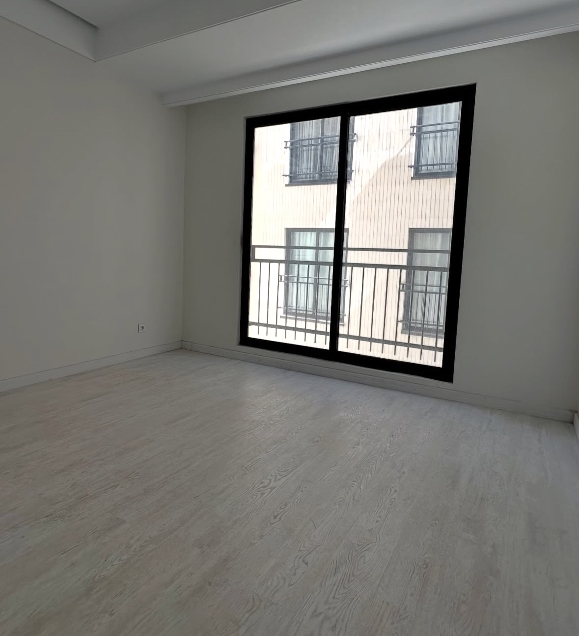 فروش آپارتمان 95 متر دولت نور جنوب 2 پارکینگ پلان مهندسی