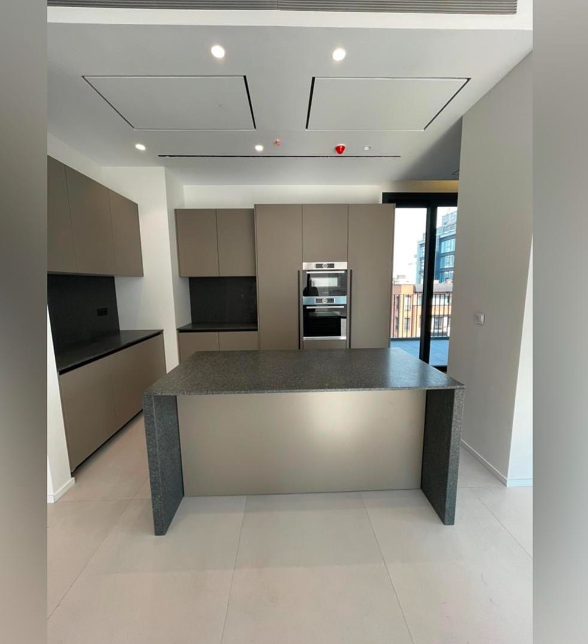 فروش آپارتمان 8 طبقه تک واحدی غرق نور تاپ لوکیشن دولت