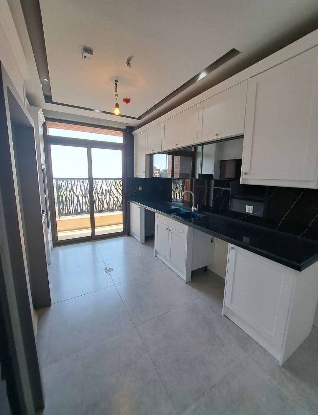 فروش آپارتمان 93متر کیکاووس تاپ لوکیشن