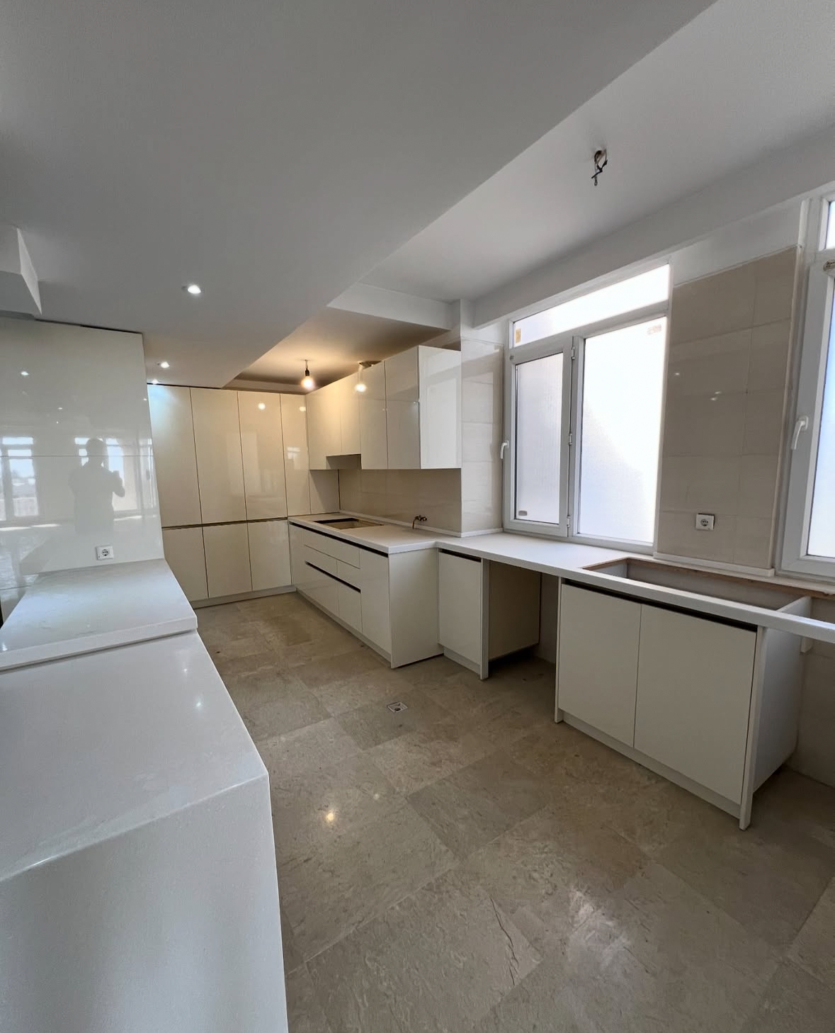 فروش آپارتمان 160 متر قلهک تراس بزرگ با ویو رویایی