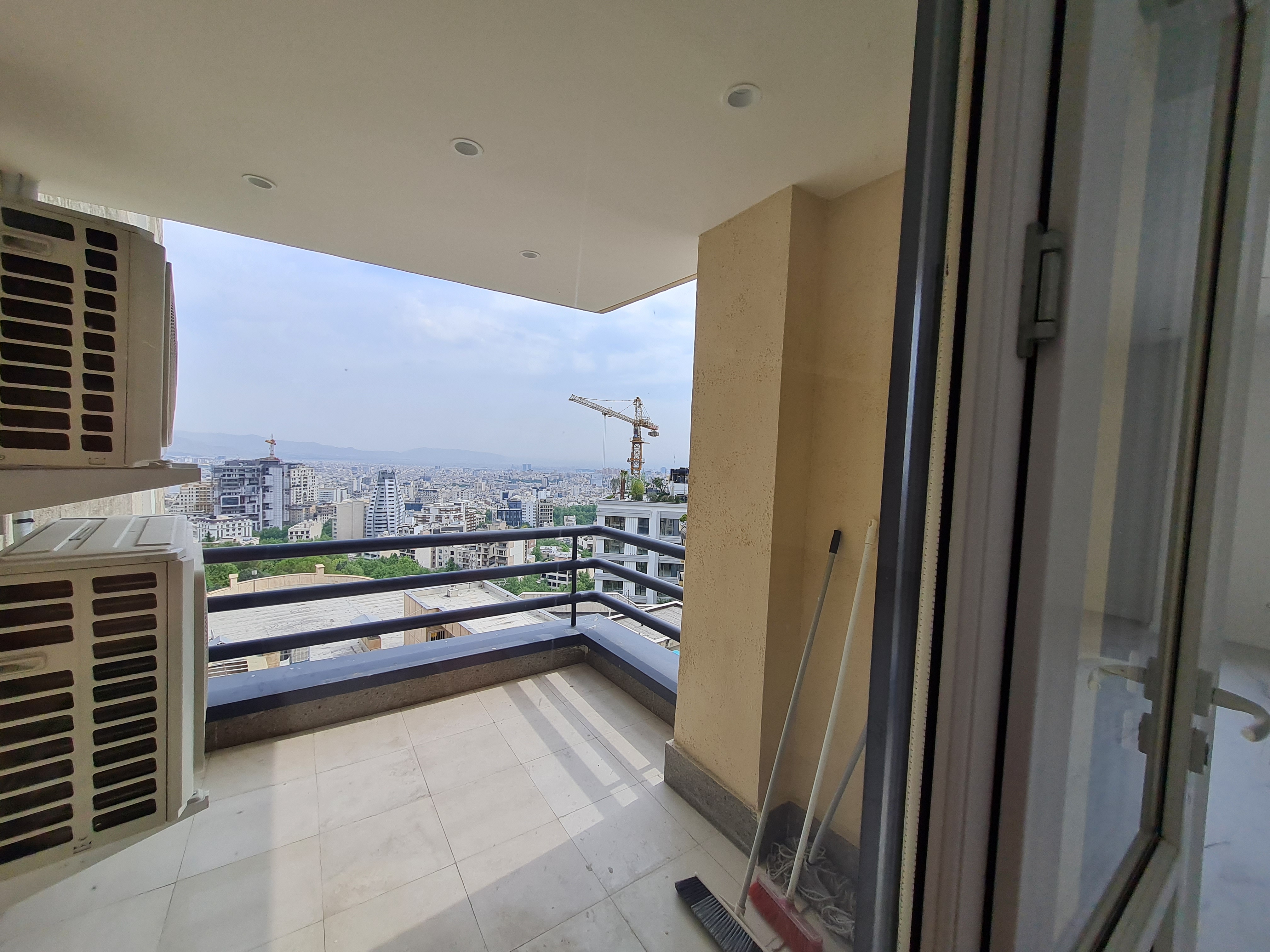 فروش آپارتمان 200 متر شمال کاخ تاپ لوکیشن