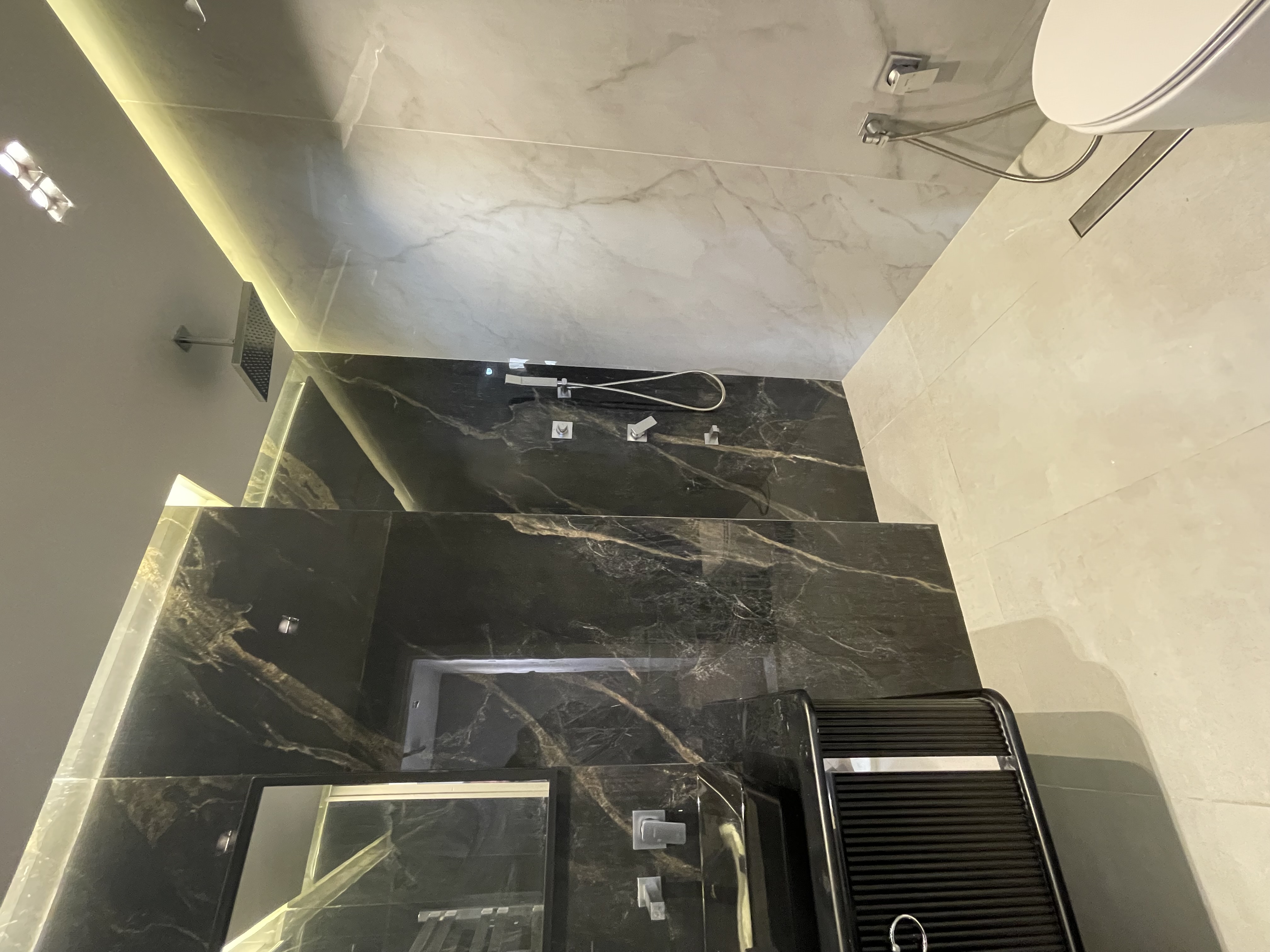 فروش آ‌پارتمان 92 متر دزاشیب ویو ابدی کل تهران