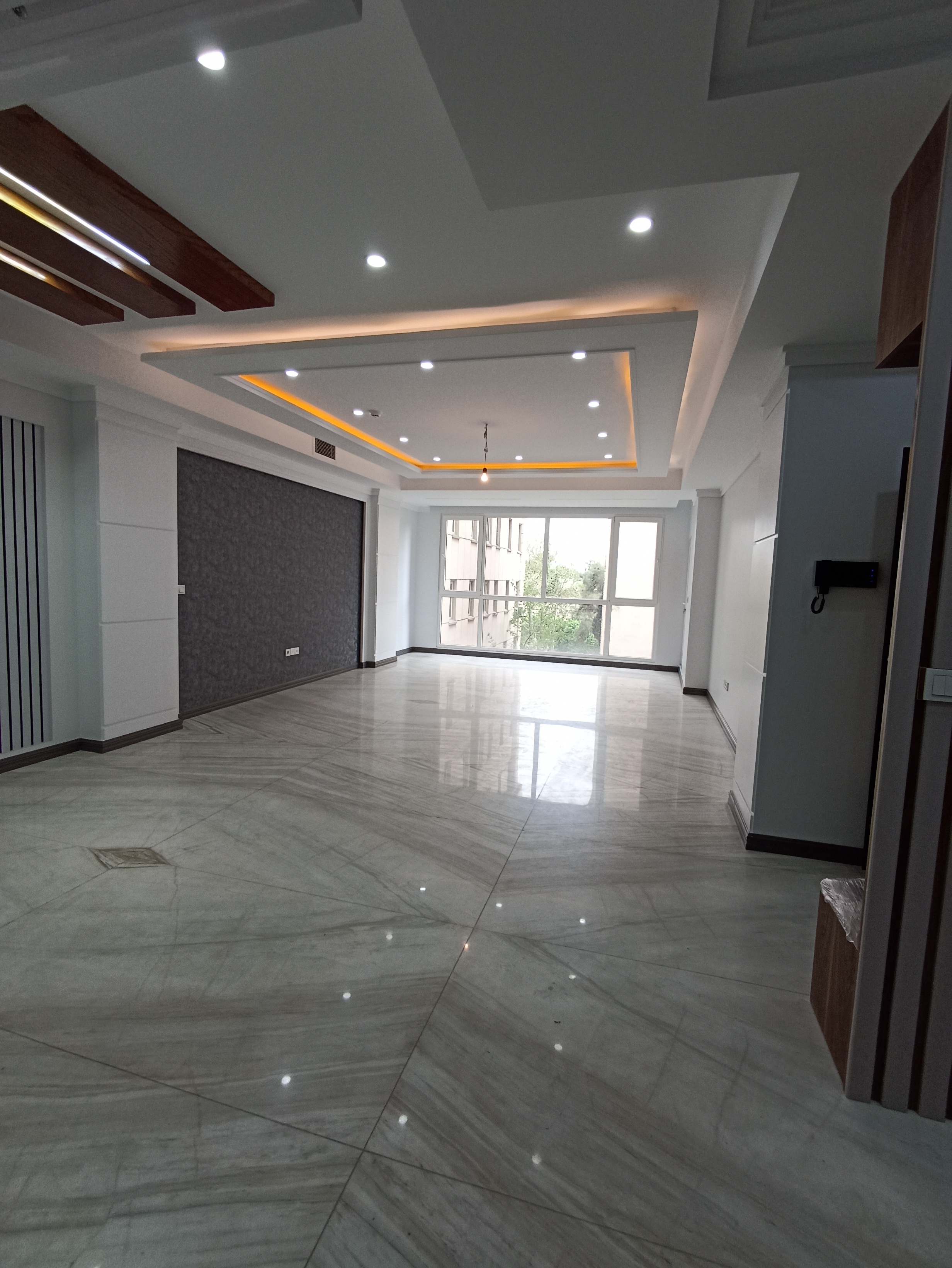 فروش آپارتمان 105 متری پاسداران شاه‌نشین