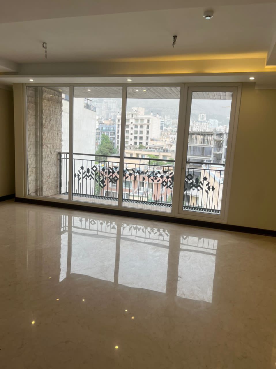 حکمت/165متری/در دل کوهستان