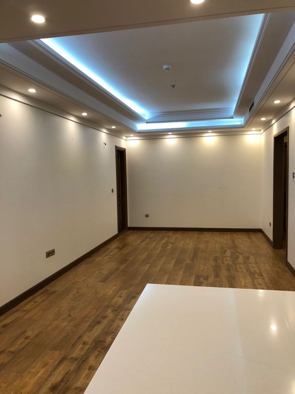 فروش آپارتمان 126 متر اکازیون 2 جهت نور خطی سازه ای فاخر و به نام
