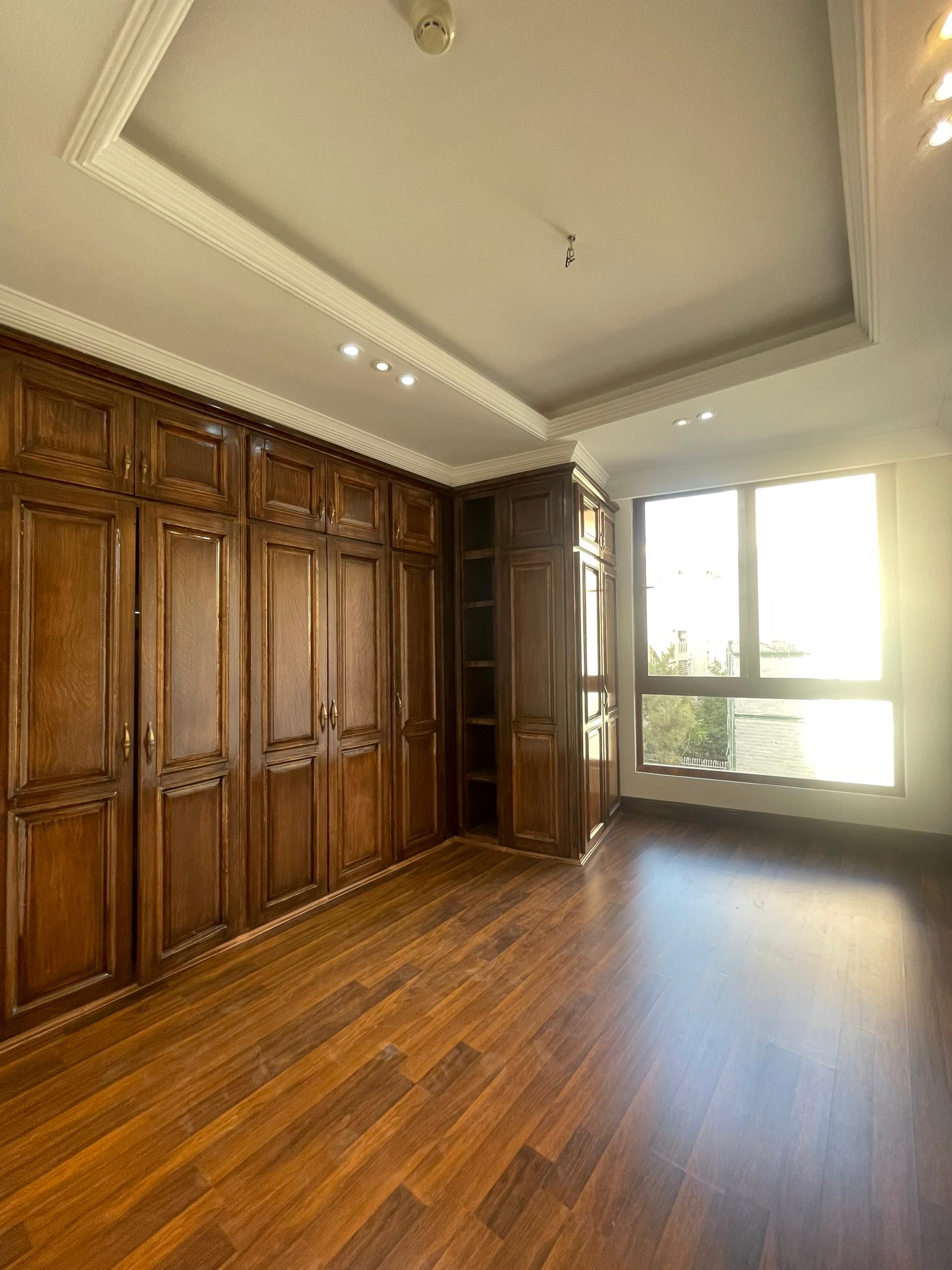 اجاره آپارتمان 200متر فرمانیه سه خواب پشت سفارت ایتالیا