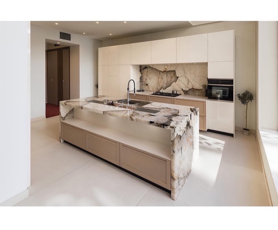 فروش آپارتمان 300 متر آجودانیه 4 خواب فول مشاعات