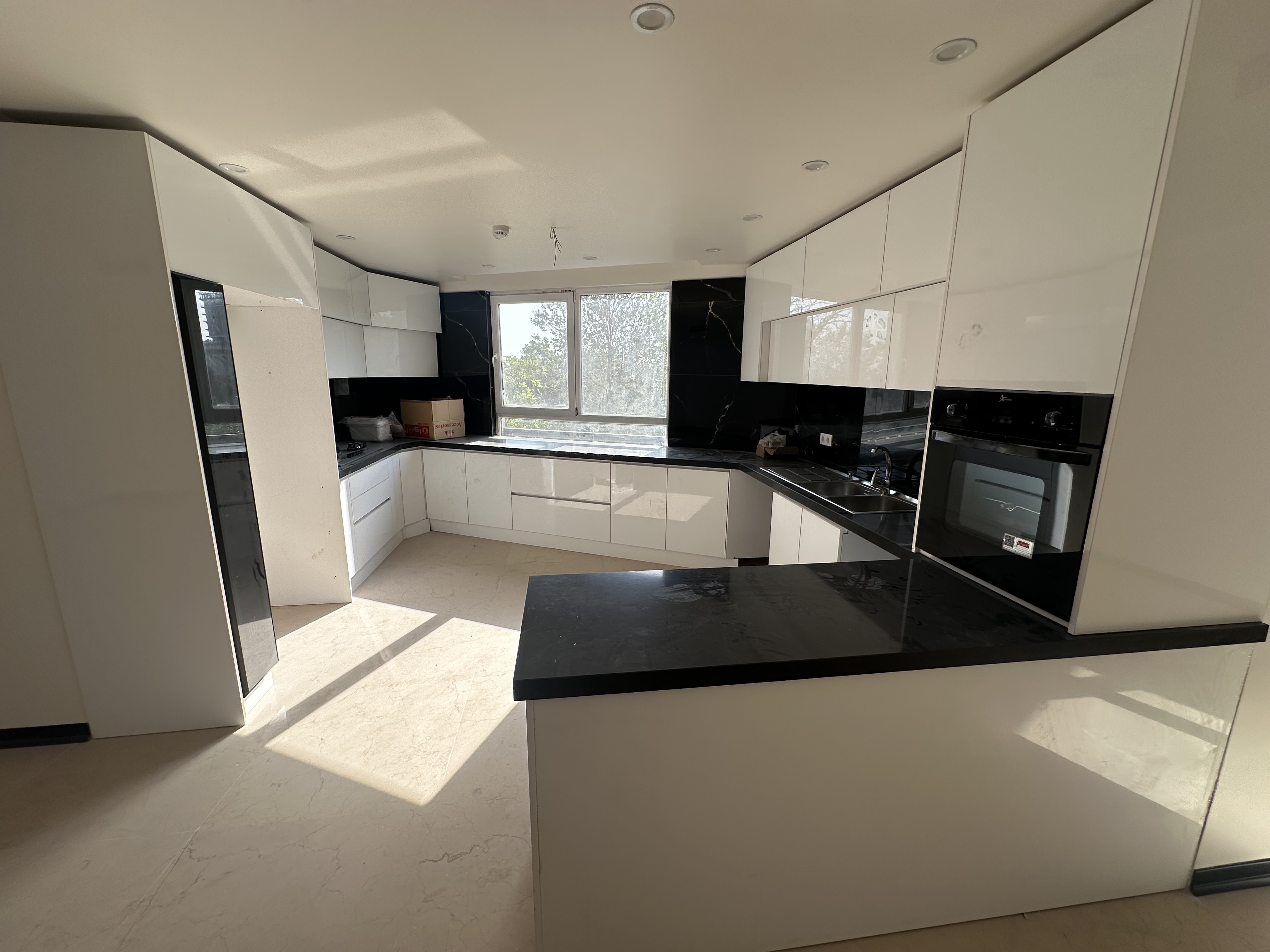 فروش آپارتمان 90متر درب دوم کلید نخورده (لوکس)