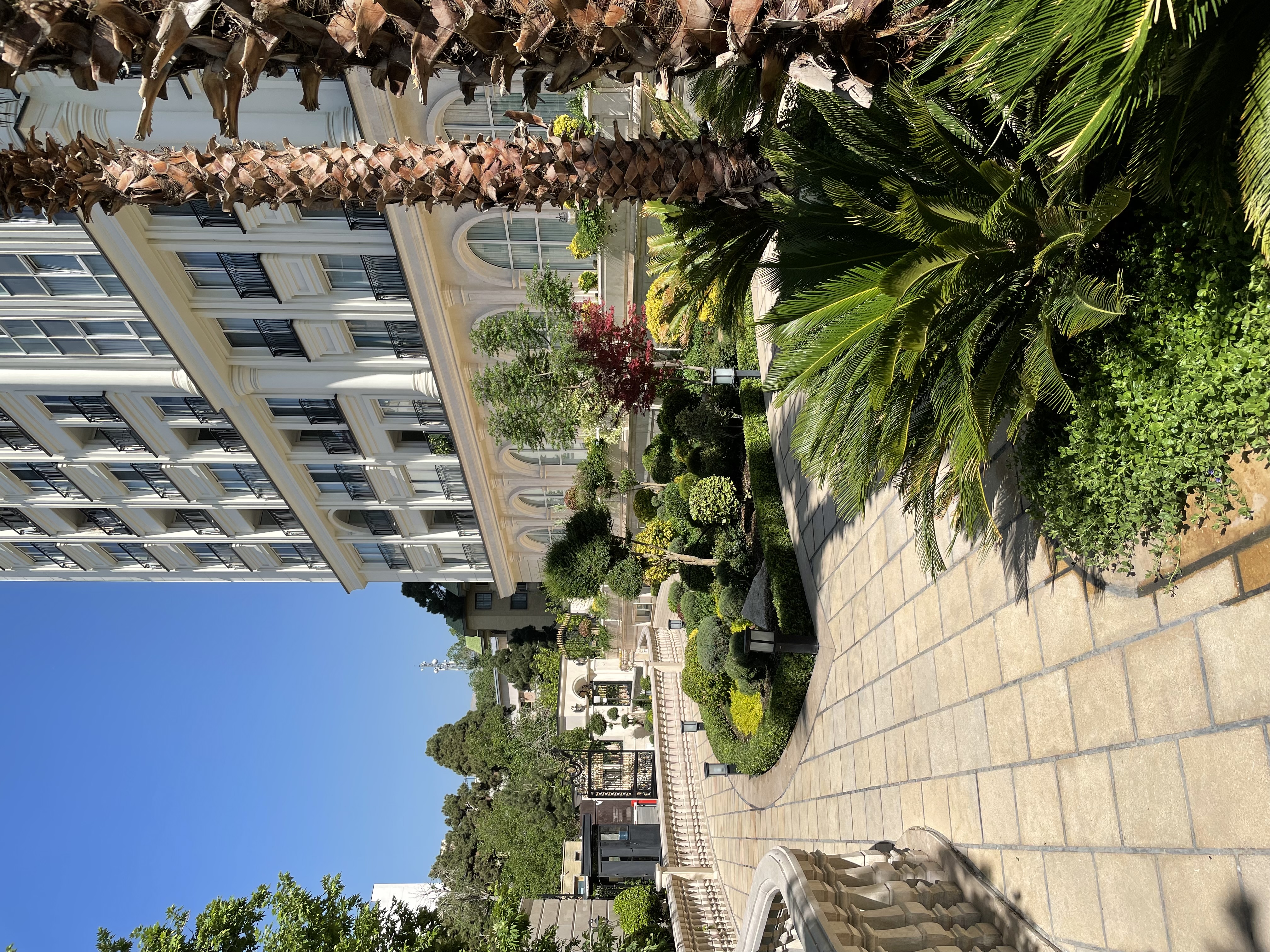 رهن كامل برج باغ بى نظير در منطقه