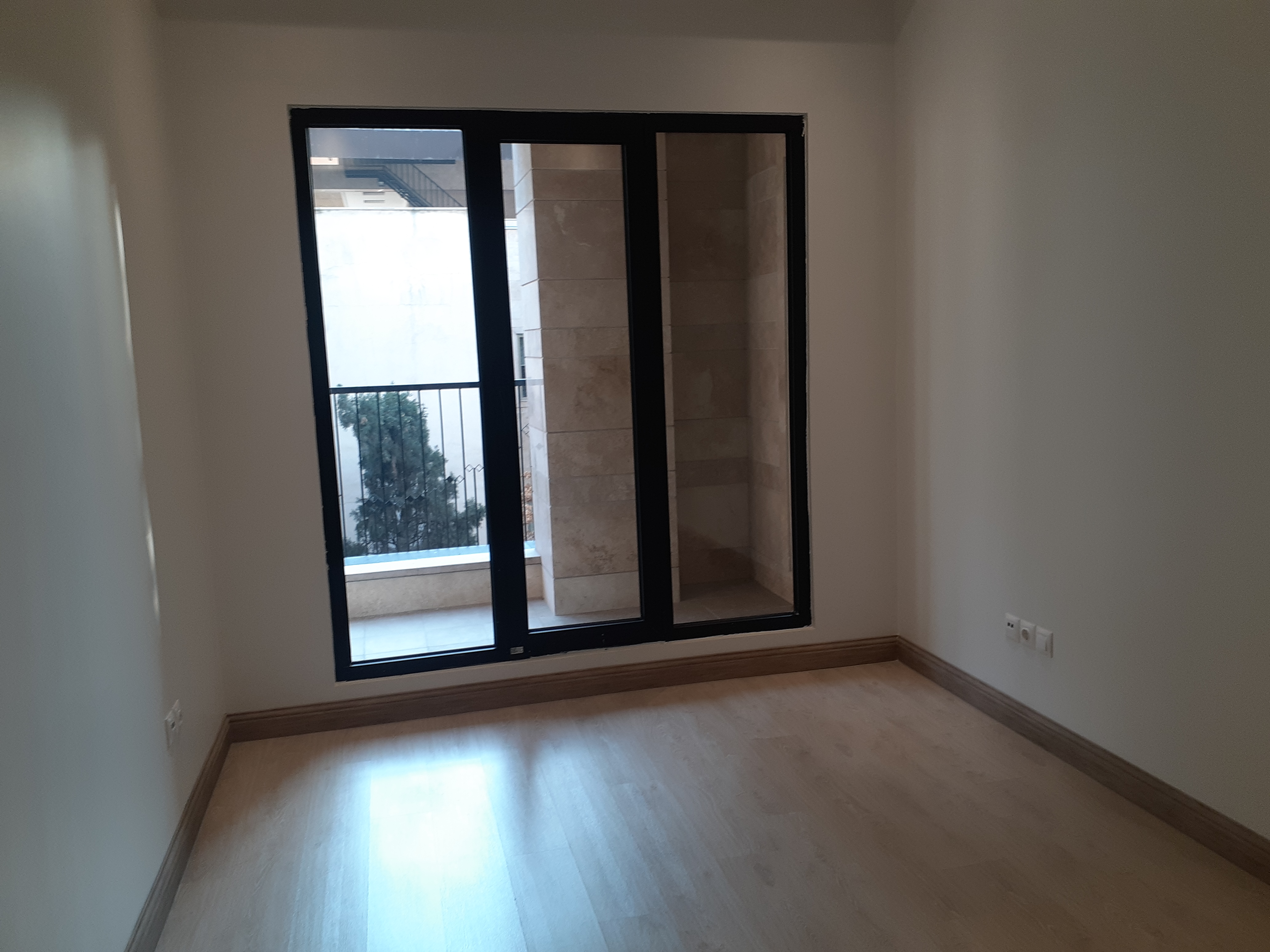 فروش آپارتمان 220 متر دروس3پارکینگ سندی نوساز