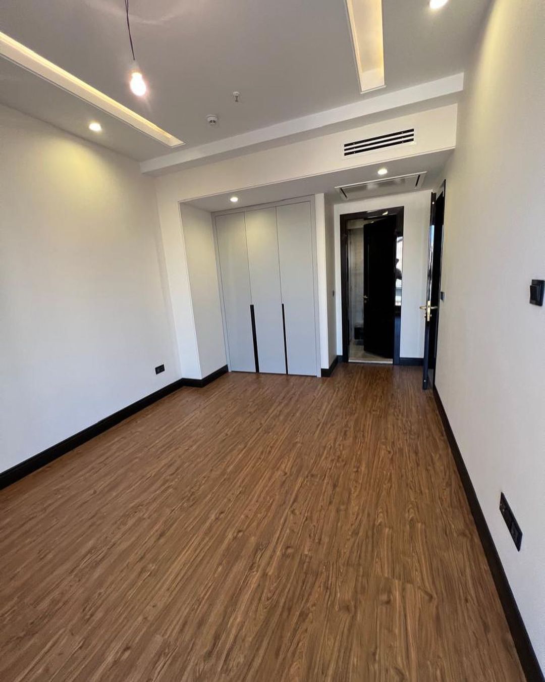 فروش آپارتمان 180متر آجودانیه فول مشاعات