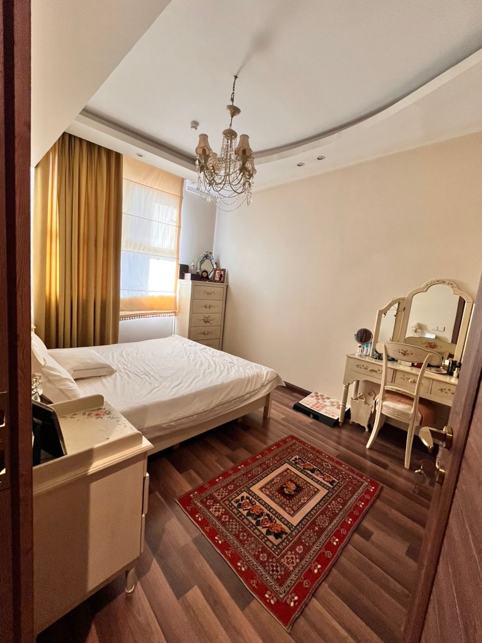 رهن كامل اپارتمان 100 مترى در نياوران