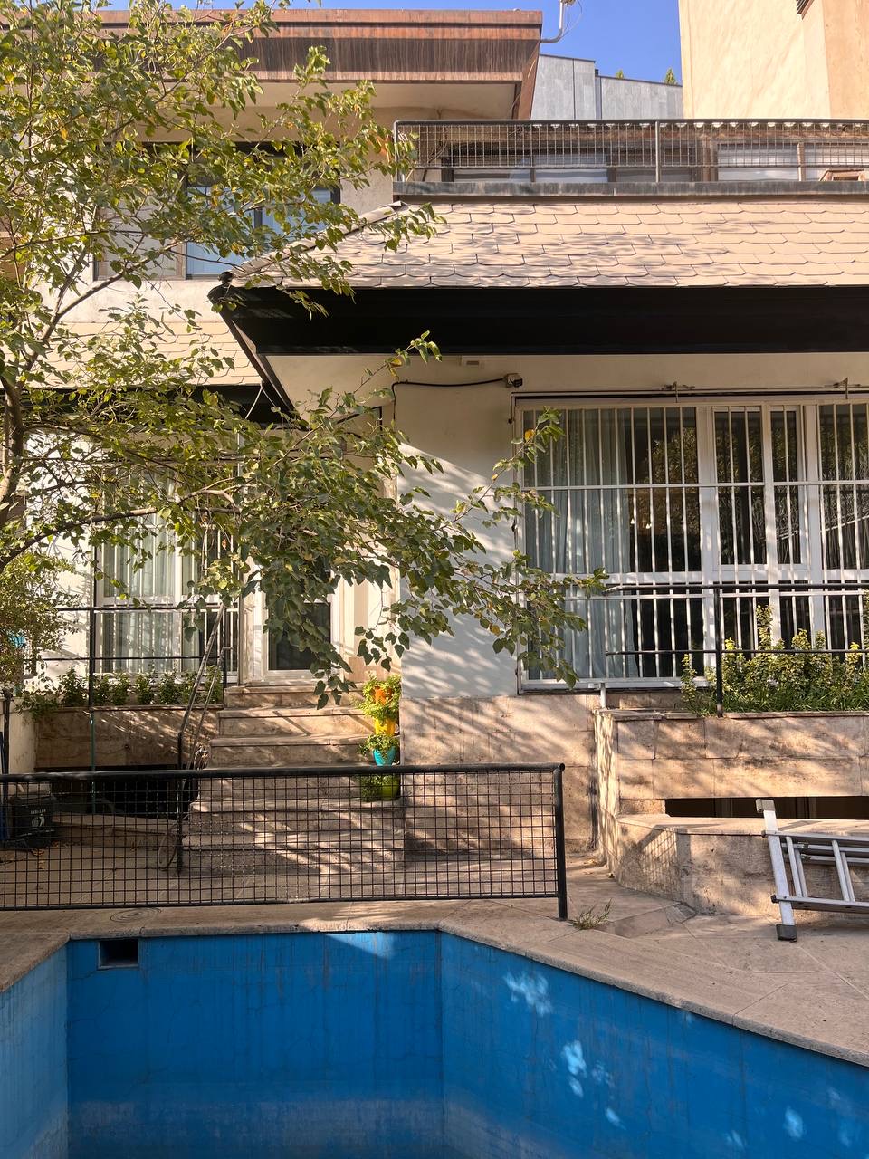 اجاره آپارتمان 320متر فرمانیه شرقی ویلایی دربست