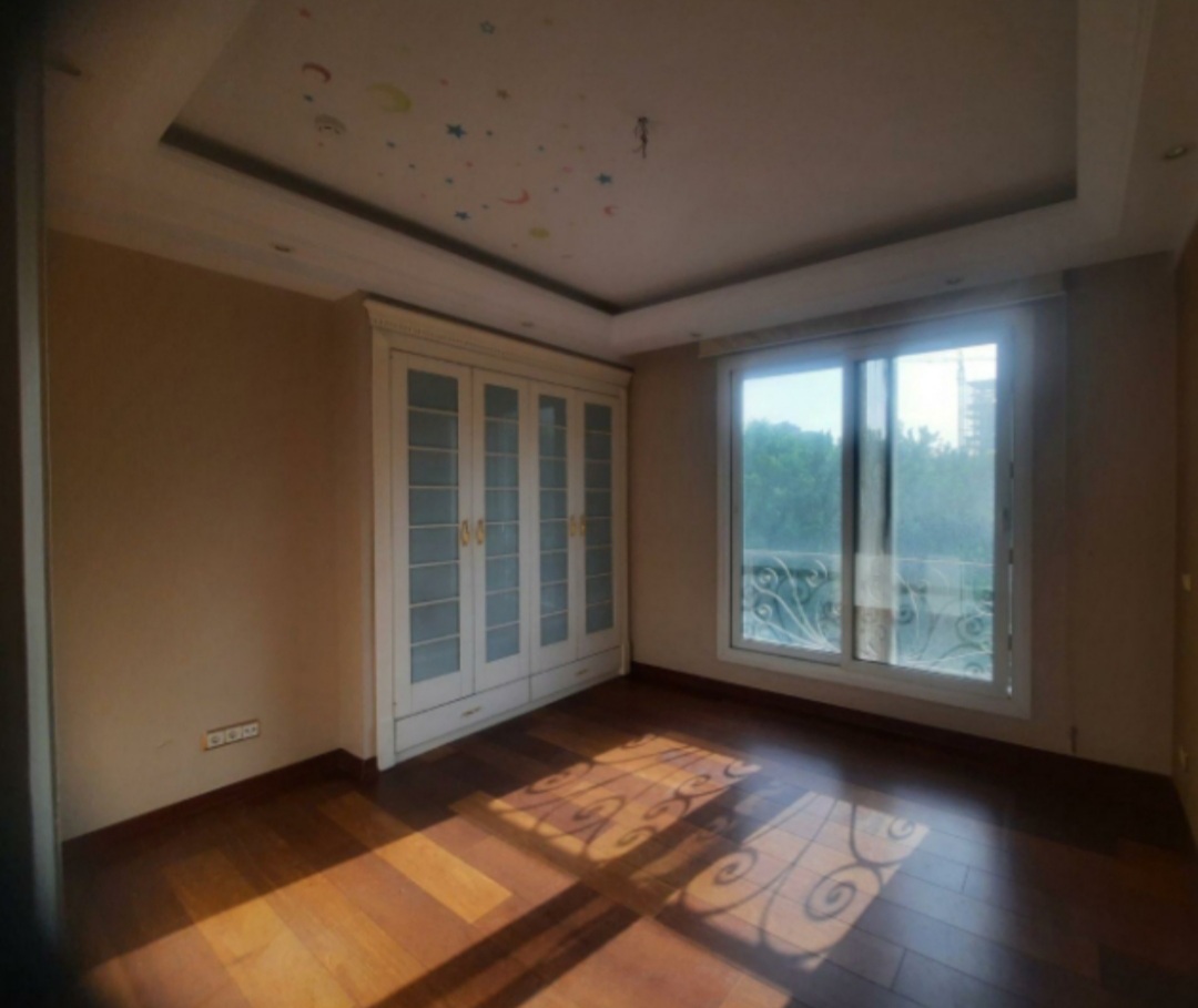 فروش آپارتمان فرمانیه شرقی مهماندوست 256 متر لوکیشن