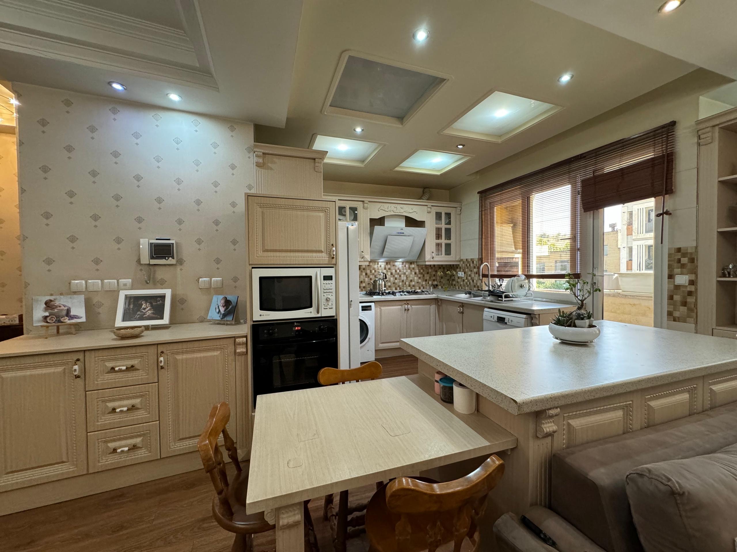 فروش آپارتمان 160 متر اندرزگو سه خواب