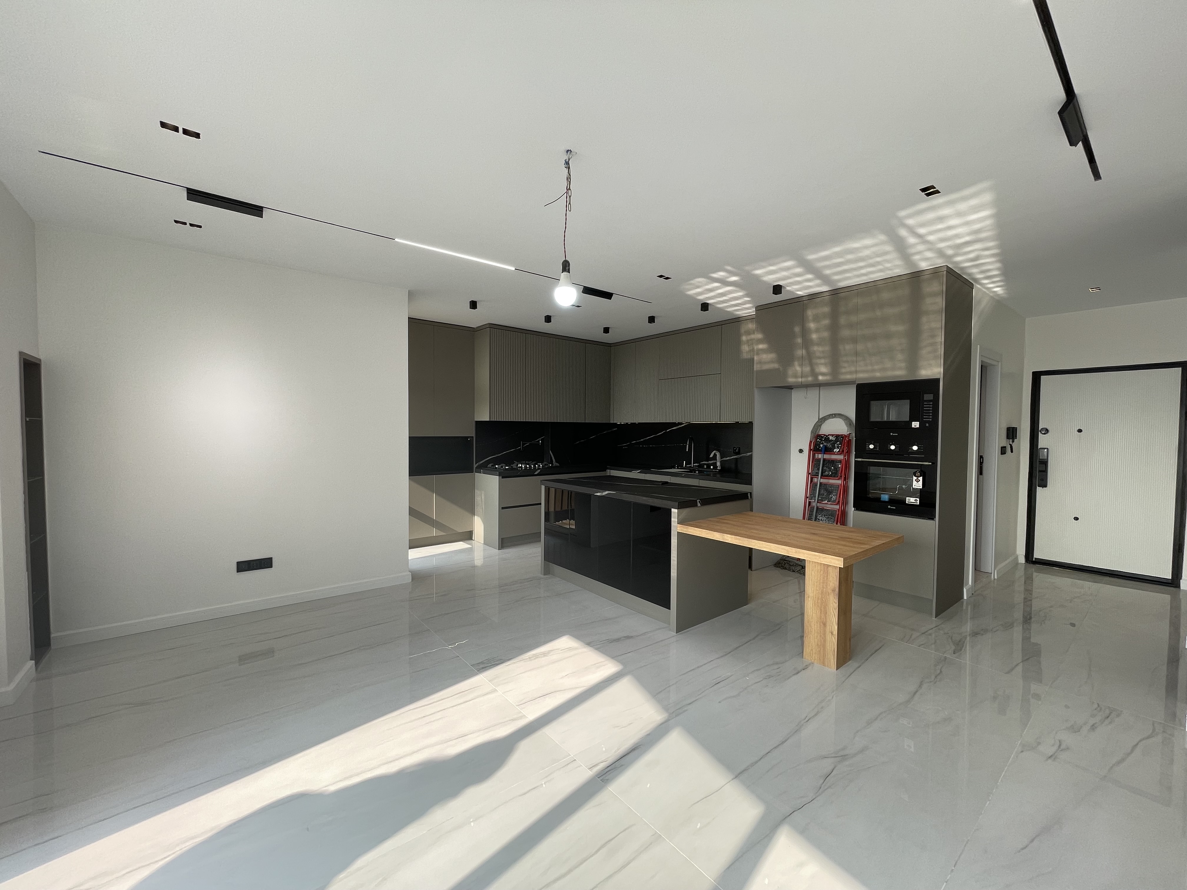 فروش آ‌پارتمان 92 متر دزاشیب ویو ابدی کل تهران