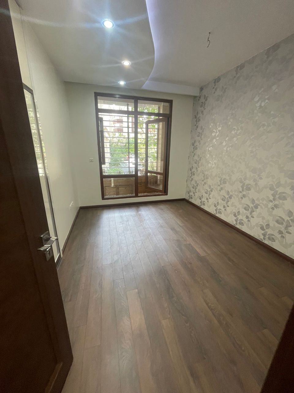 آپارتمان 105 متر/2 خواب/بازسازی شده/شریفی منش