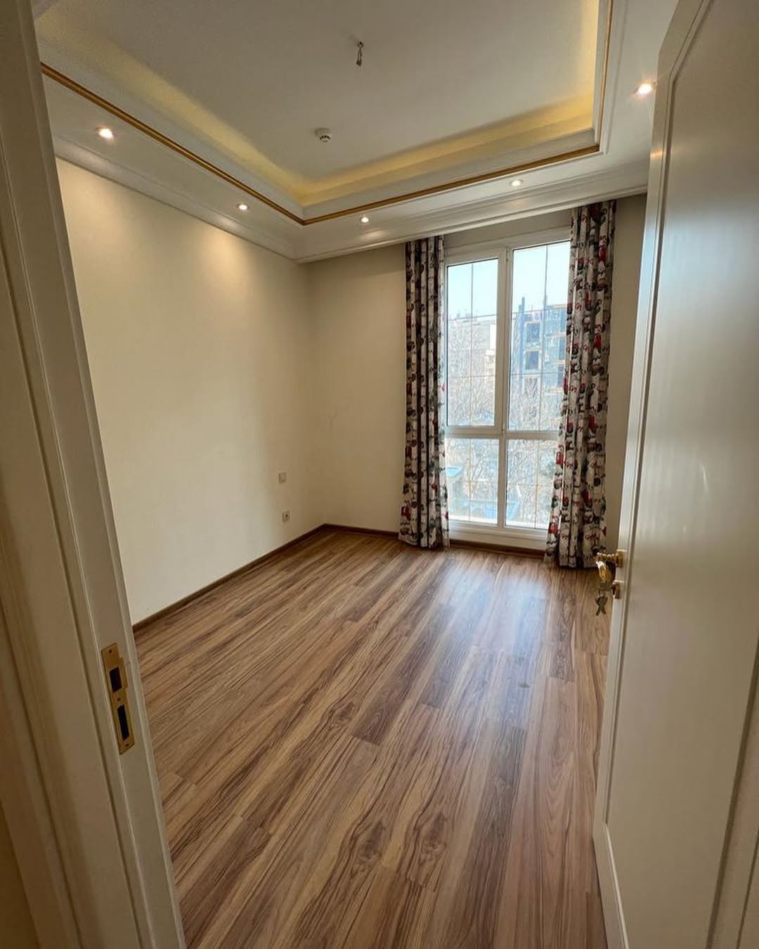 فروش آپارتمان 180متر آجودانیه فول مشاعات