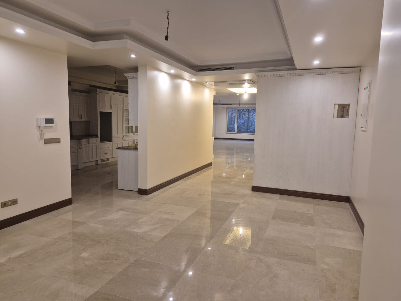 اجاره اپارتمان 230متر دربند پلان تفکیکی فول مشاعات