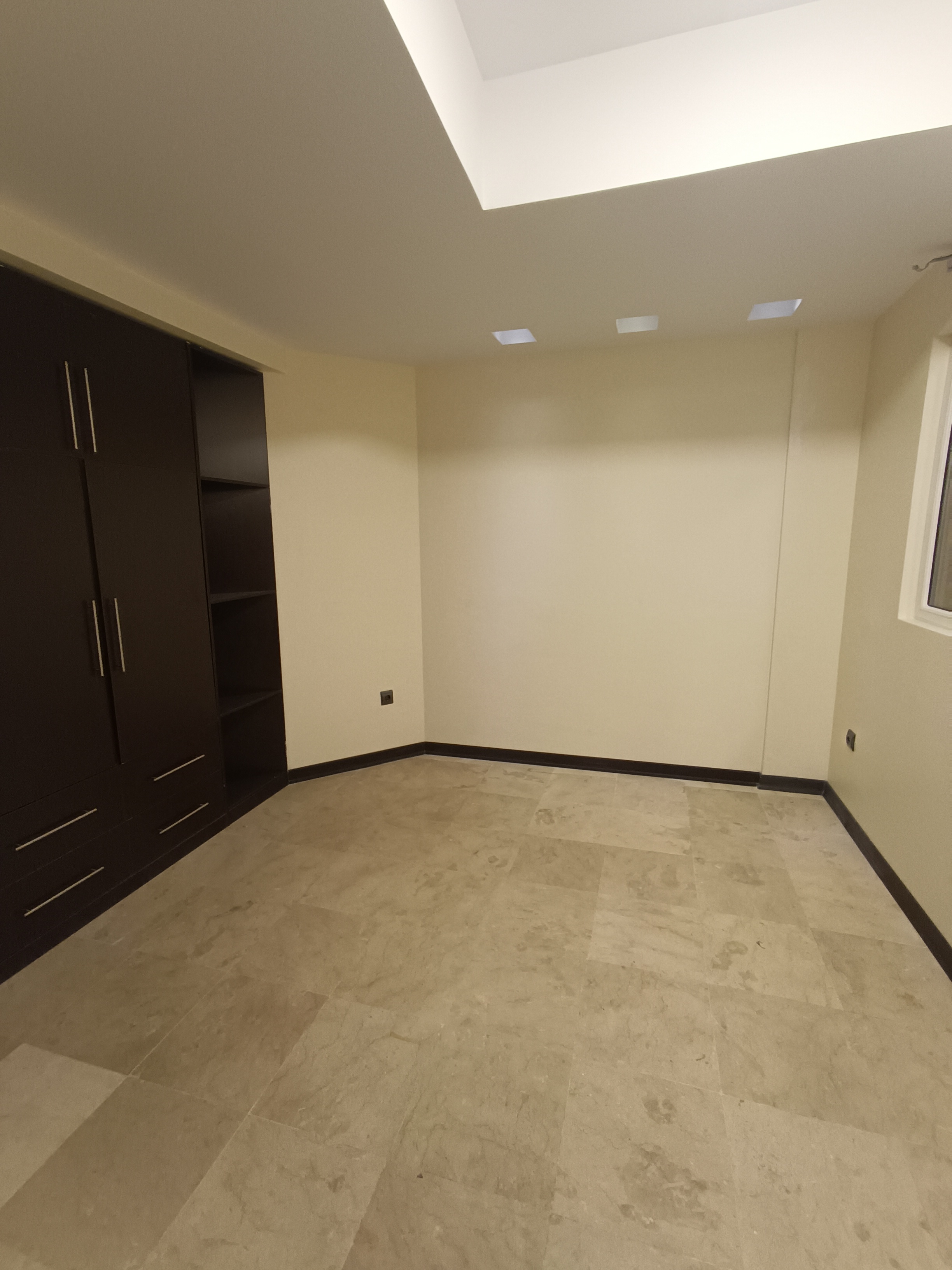 فروش آپارتمان 70 متر کیکاووس 2 خواب بالکن و لابی
