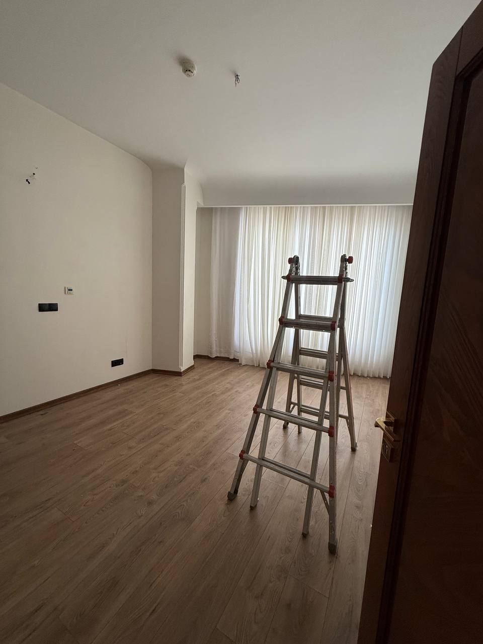 اجاره آپارتمان 240 متر نیــاوران