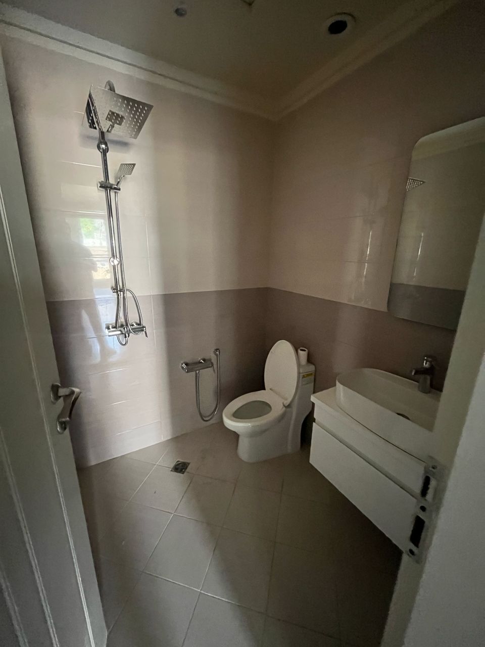 اجاره اداری 70متر  نیاوران