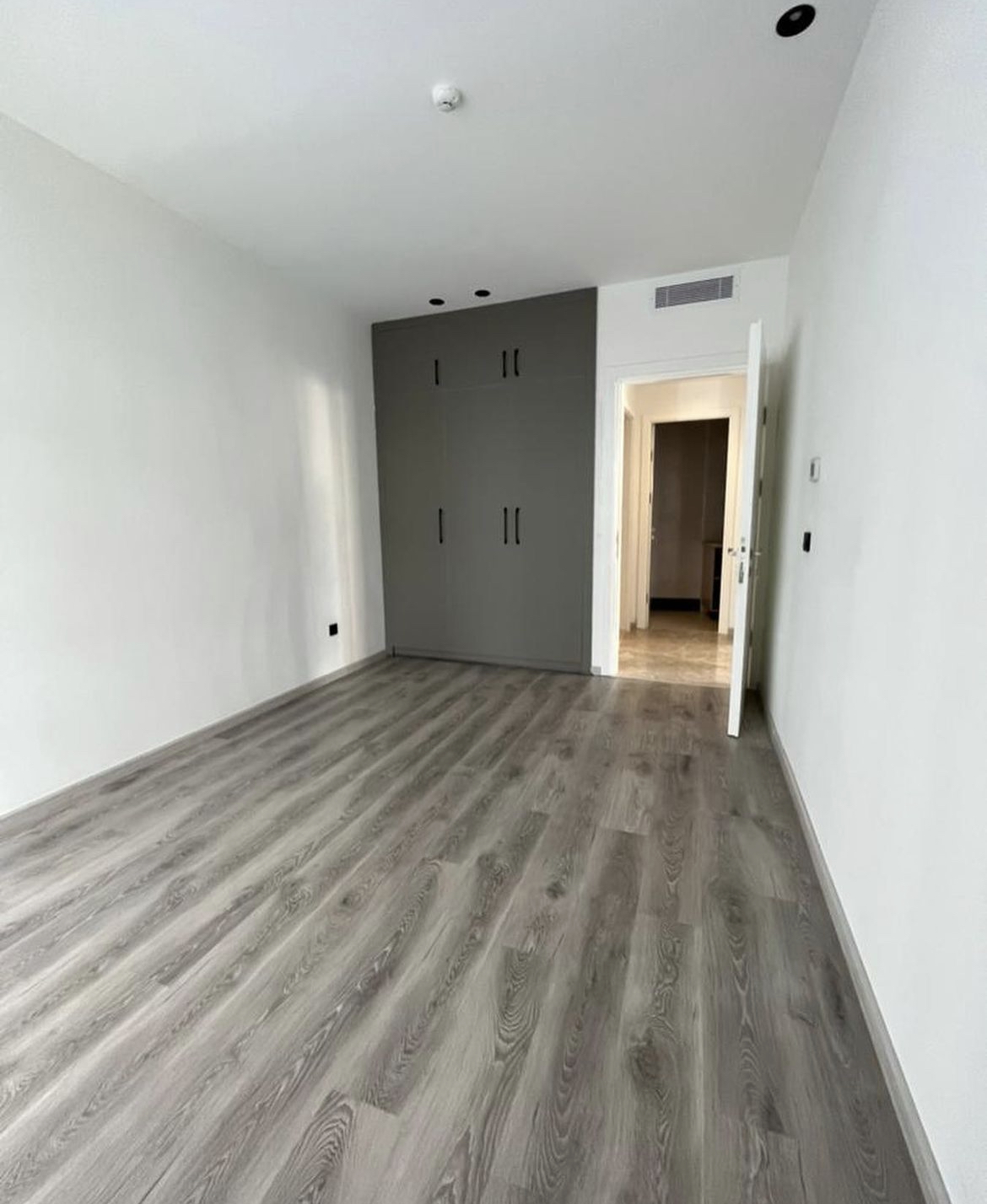 فروش آپارتمان 117متر ازگل متریال اروپایی کلید نخورده