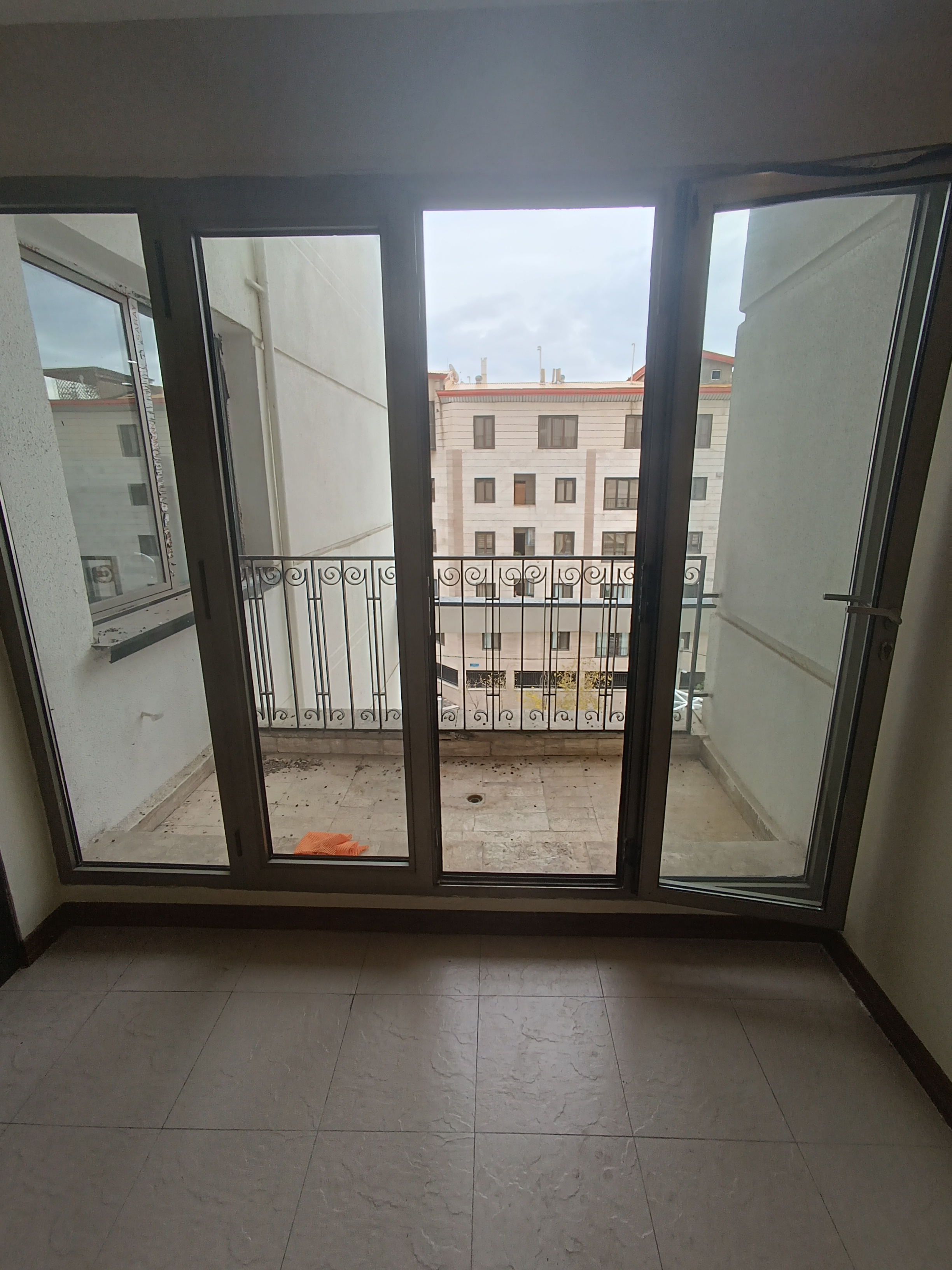 فروش آپارتمان 120 متر شهرک لاله 2 خواب لابی و بالکن دار