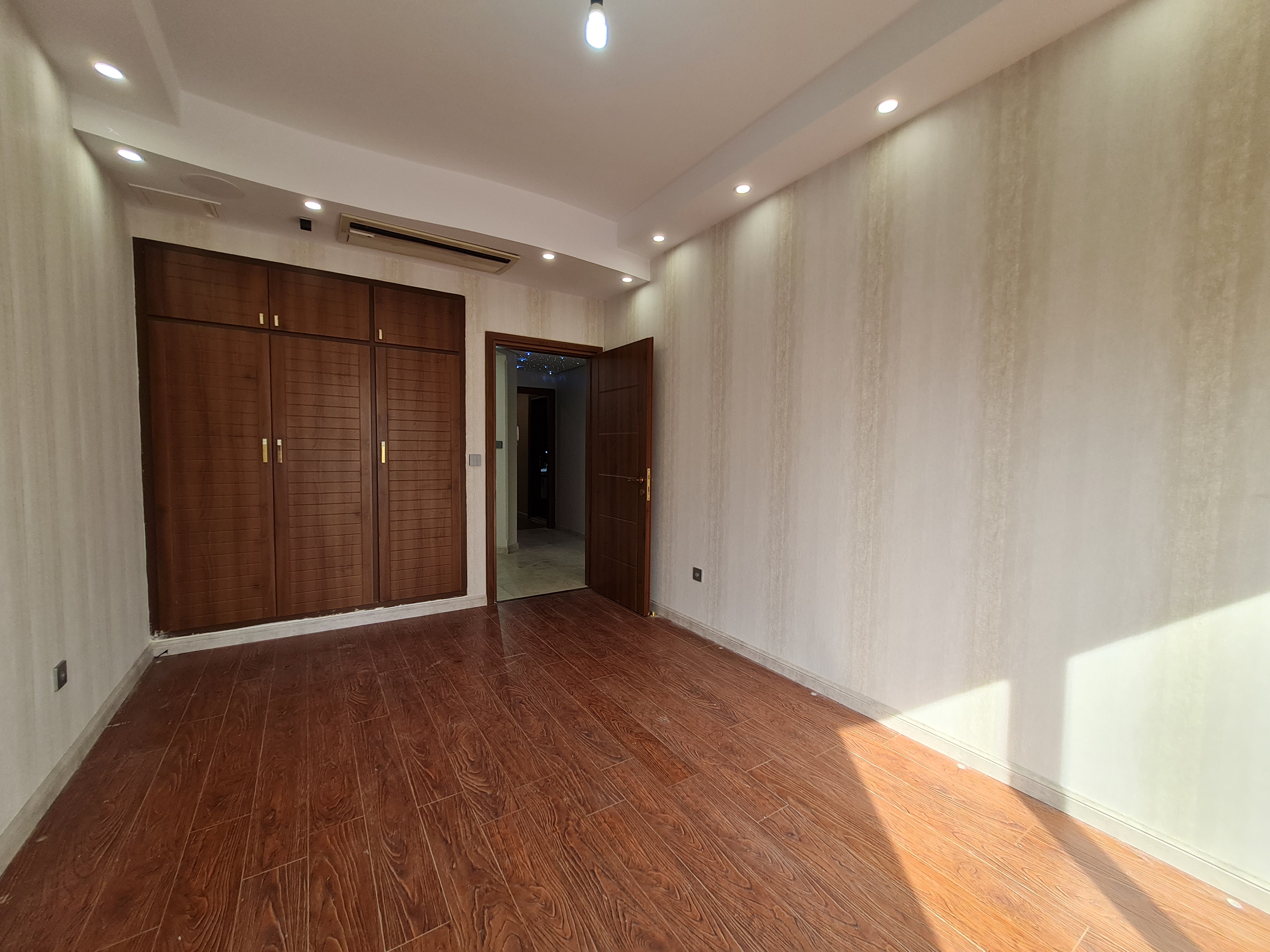 فروش آپارتمان 200 متر تاپ لوکیشن دروس