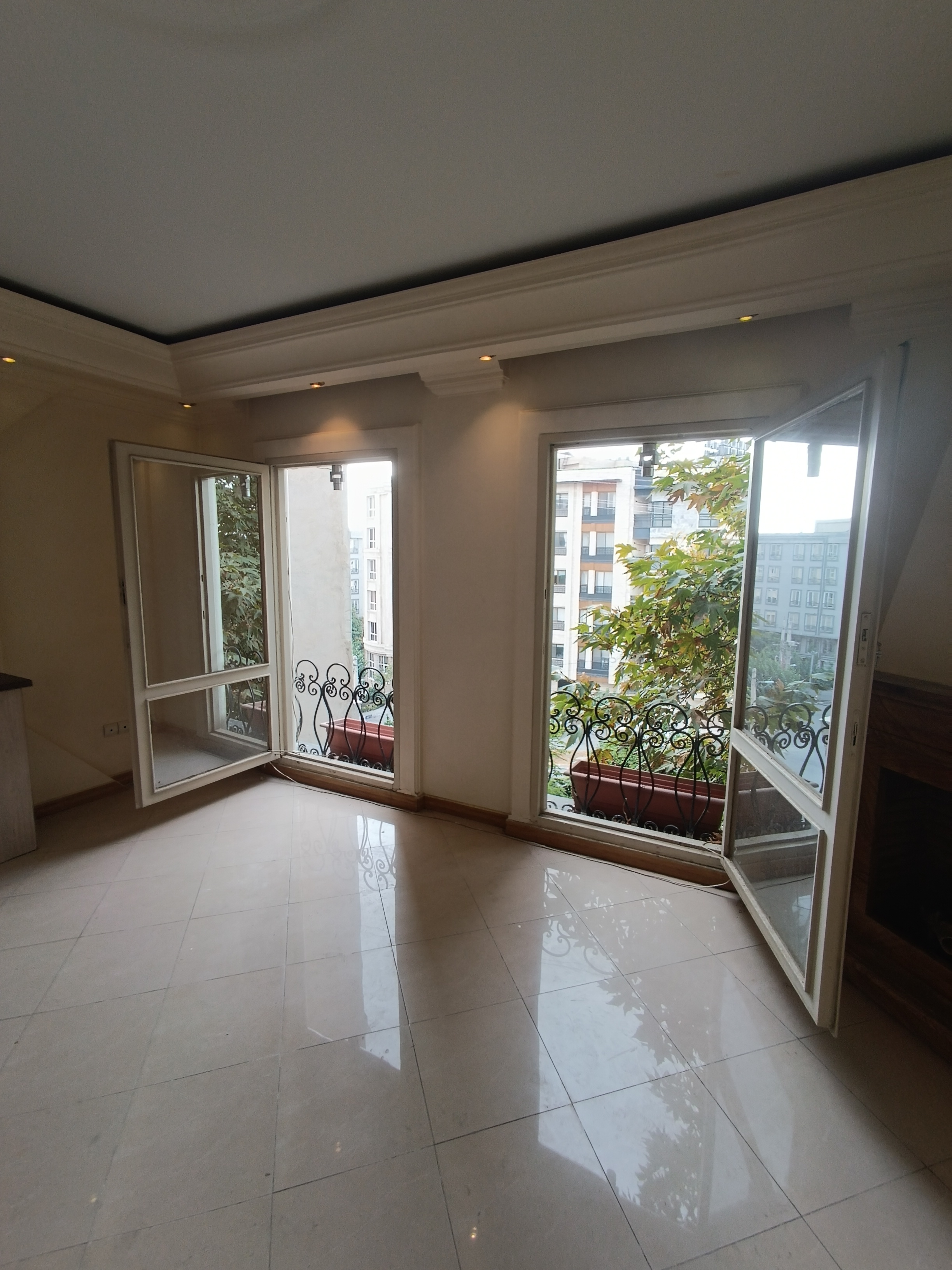 فروش آپارتمان 75 متر شهرک لاله 2 خواب بالکن دار