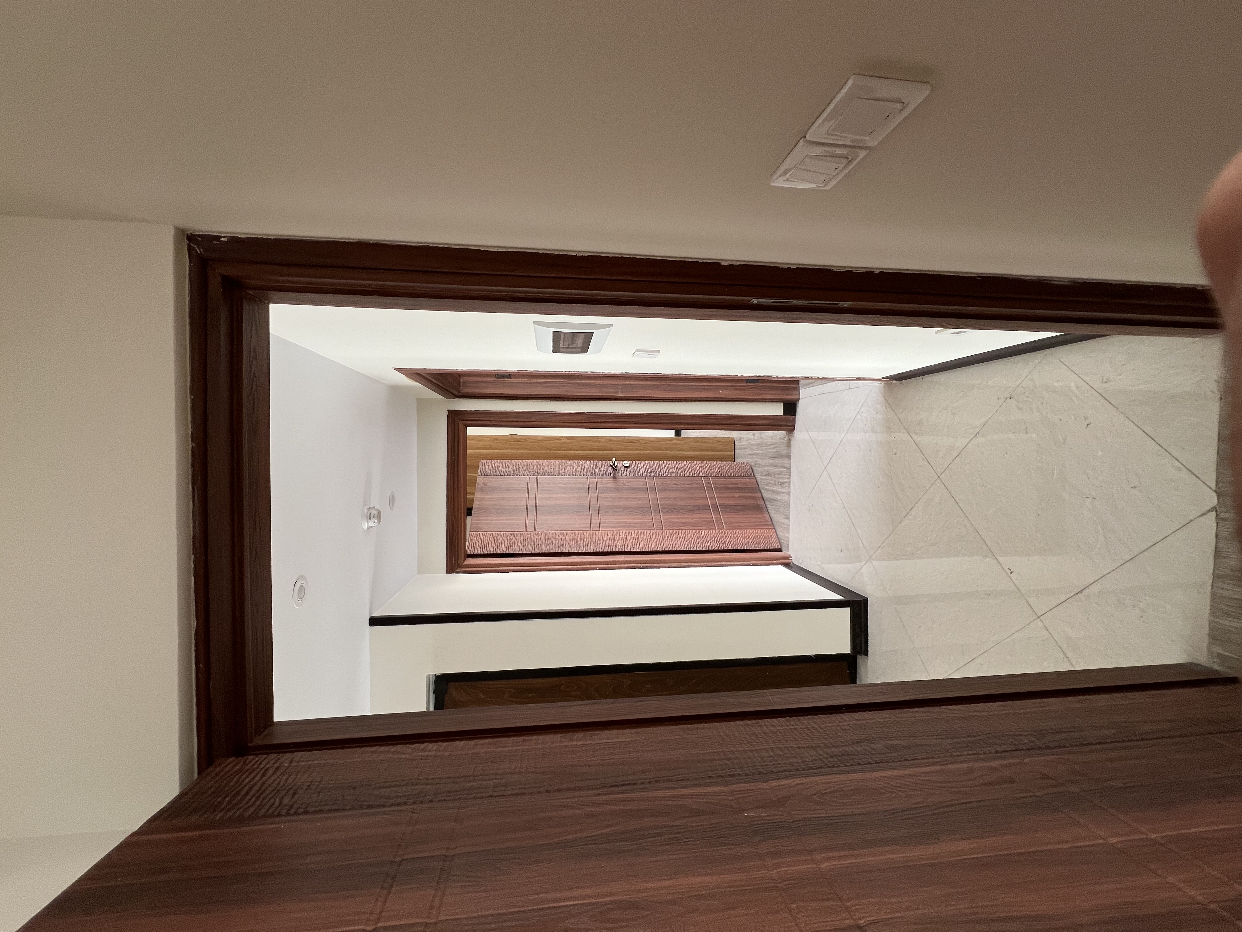 فروش 130 متر آپارتمان تک واحدی کلید نخورده غرق نور مستقیم