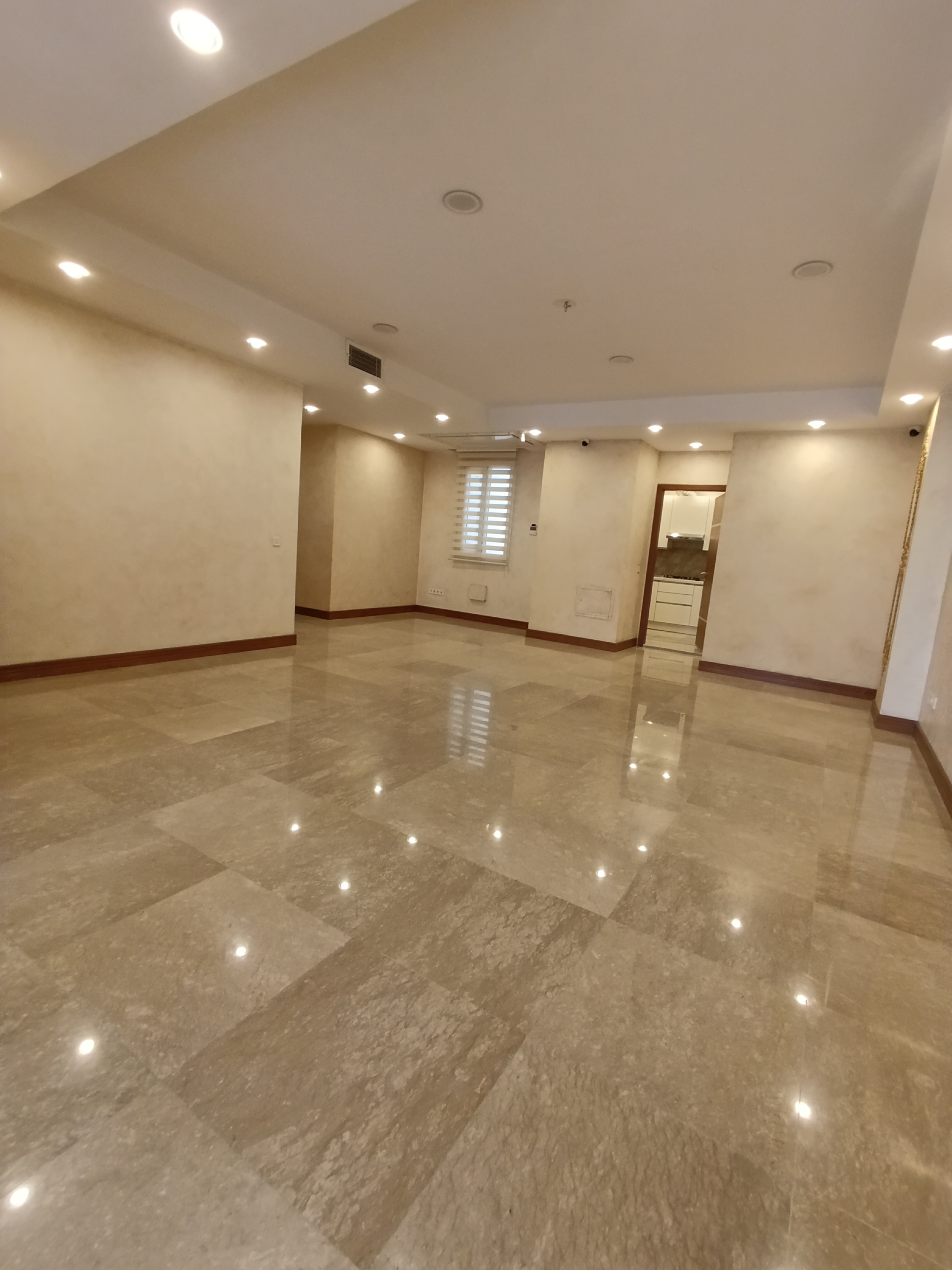 120متر 1اتاق/مشاغل کم تردد/نیاوران