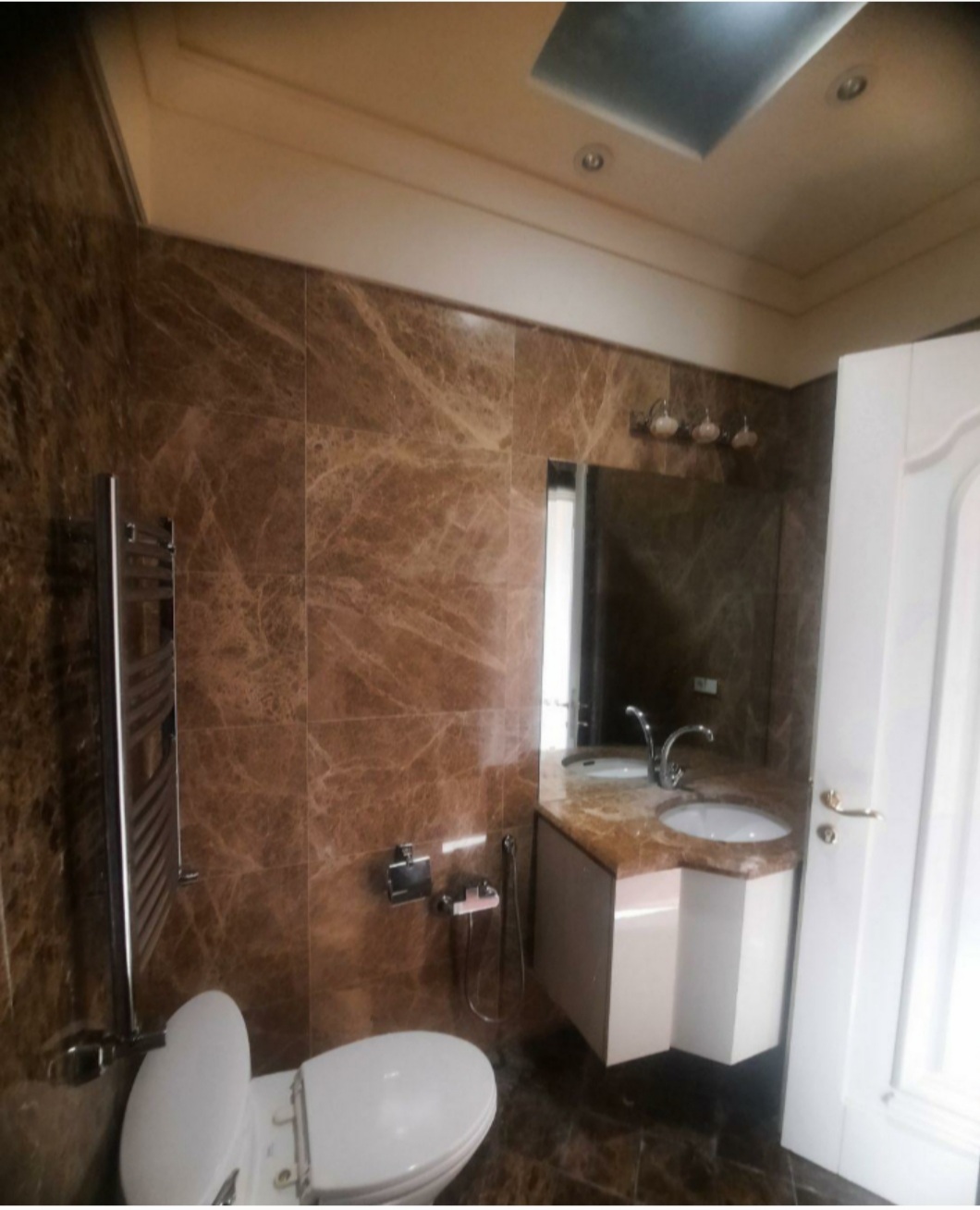 فروش آپارتمان فرمانیه شرقی مهماندوست 256 متر لوکیشن