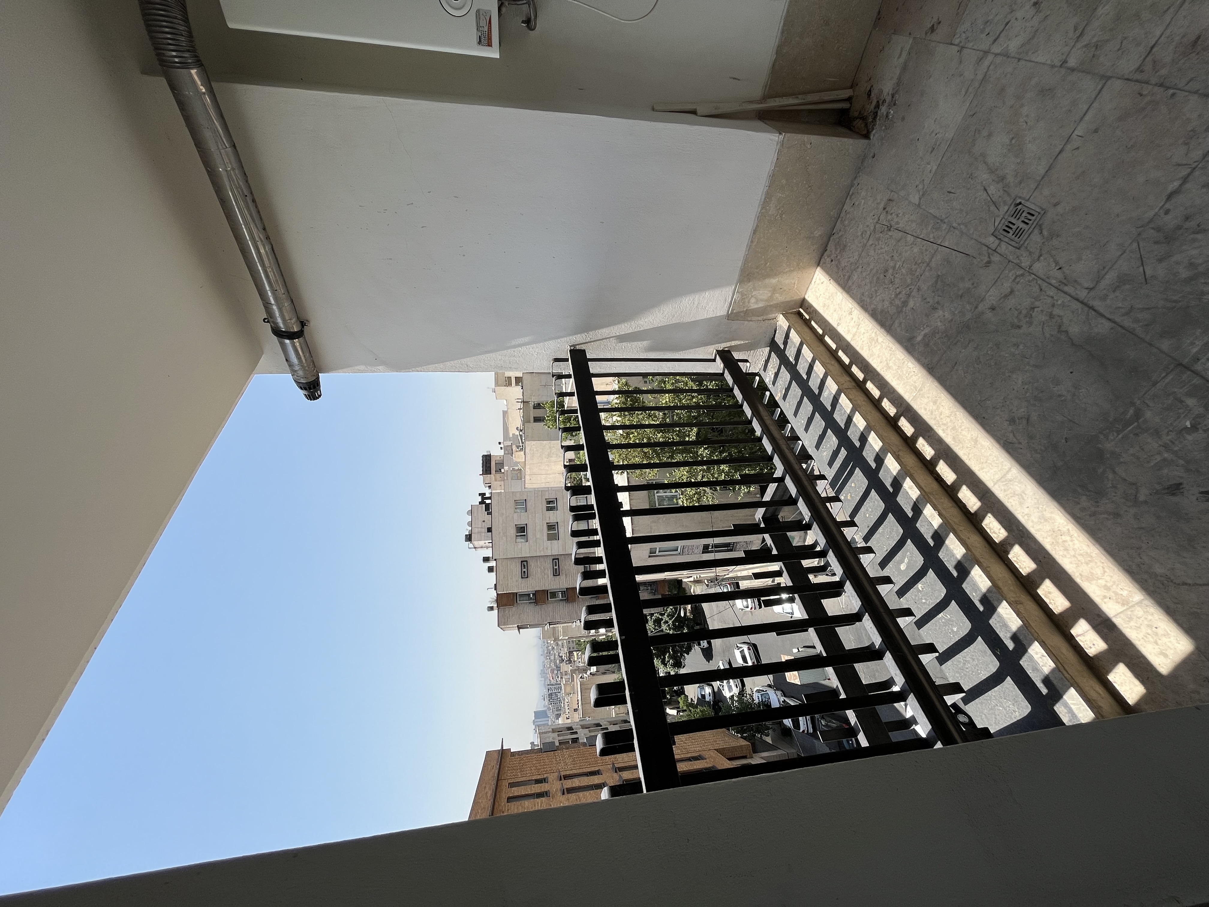 فروش آپارتمان 130 متر منظریه 2 پارکینگ سندی تاپ لوکیشن