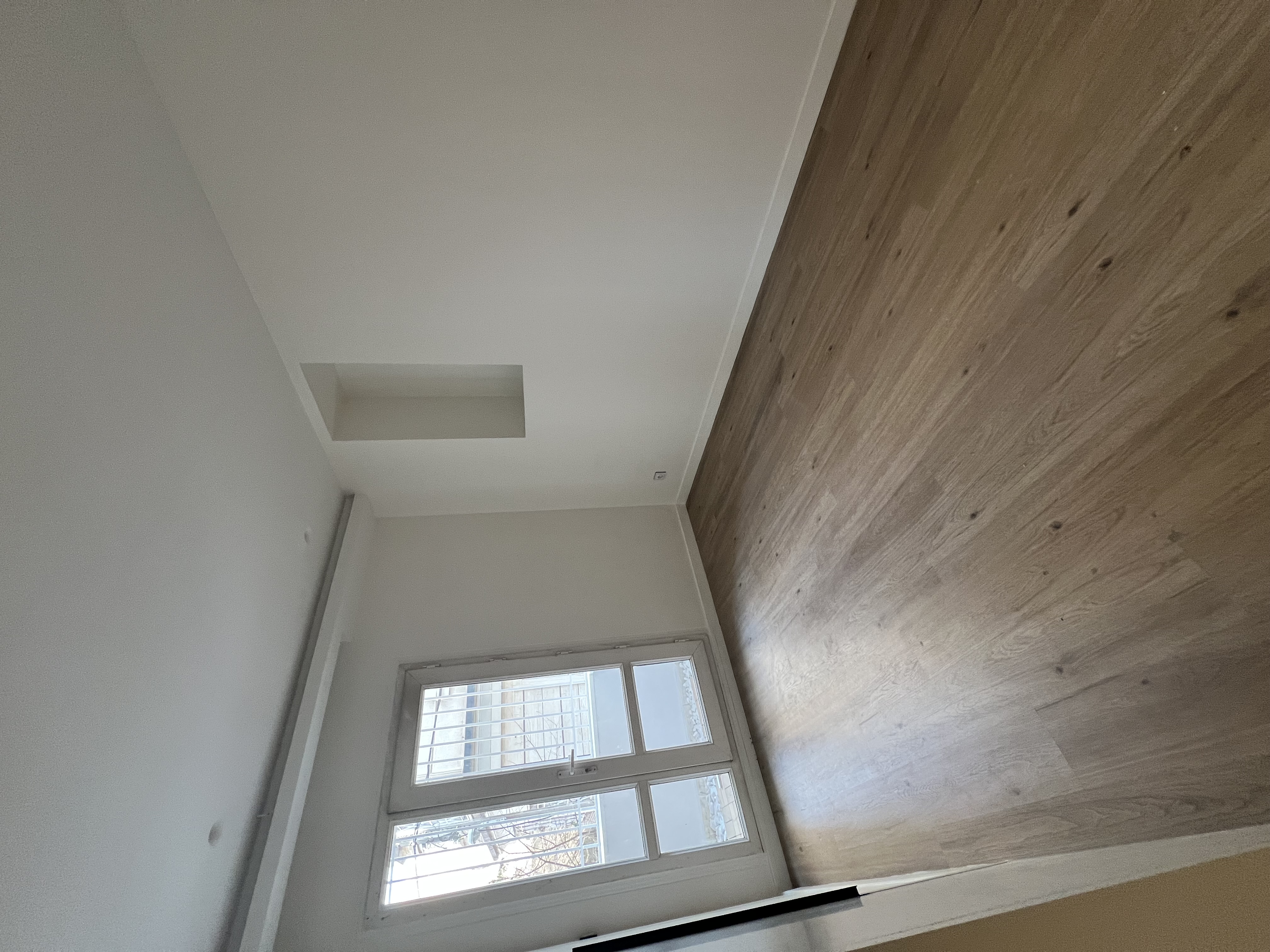 فروش 145 متر آپارتمان در قلب منظریه فول بازسازی مدرن