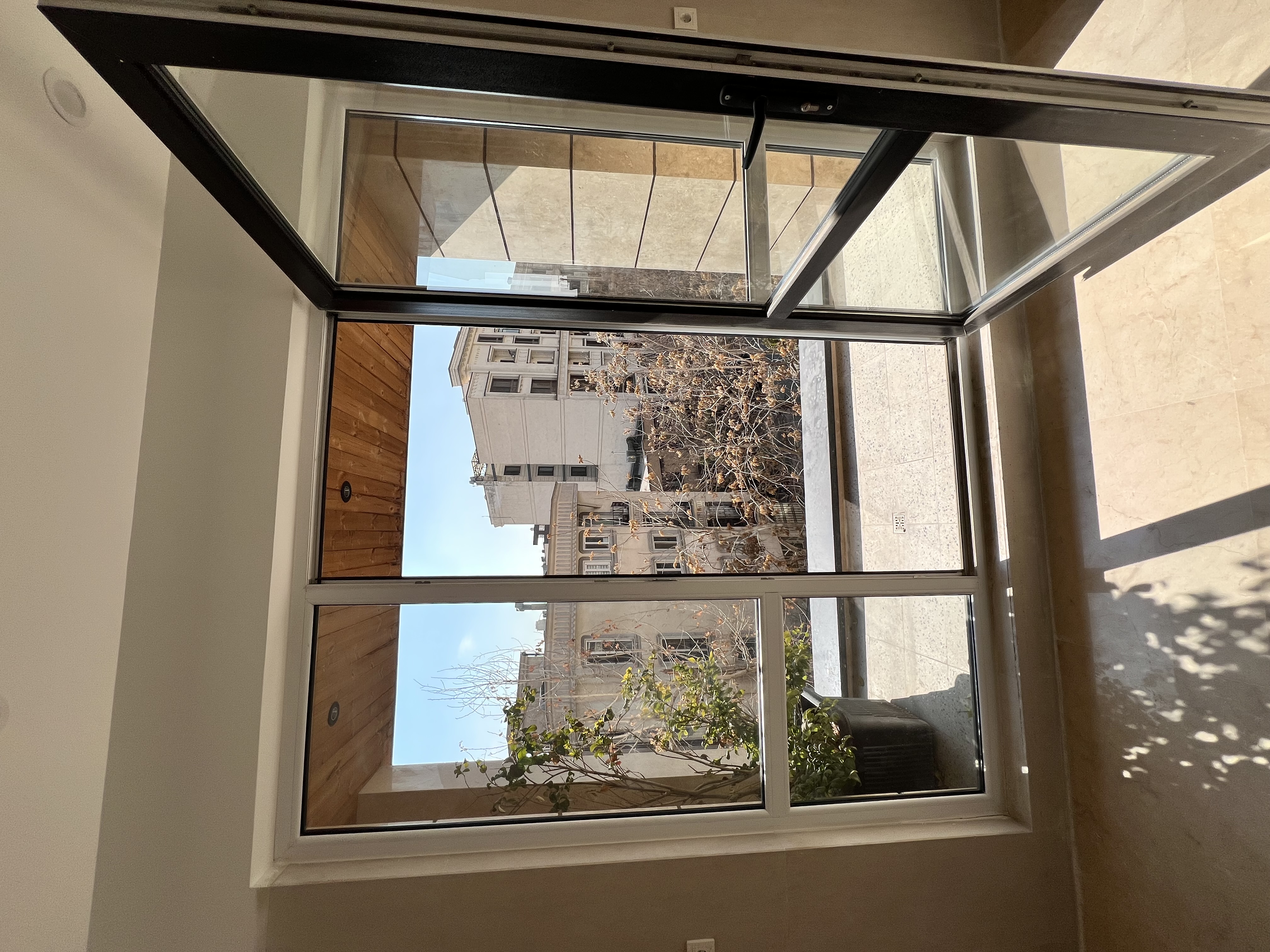 فروش 200 متر آپارتمان 3 خواب پلان تفیکیک غرق نور مستقیم