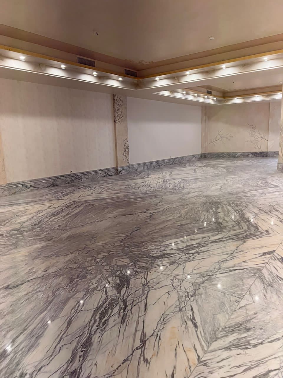 فروش آپارتمان 240 متر کامرانیه شمالی با ارتفاع سقف و حس پنت هاوس