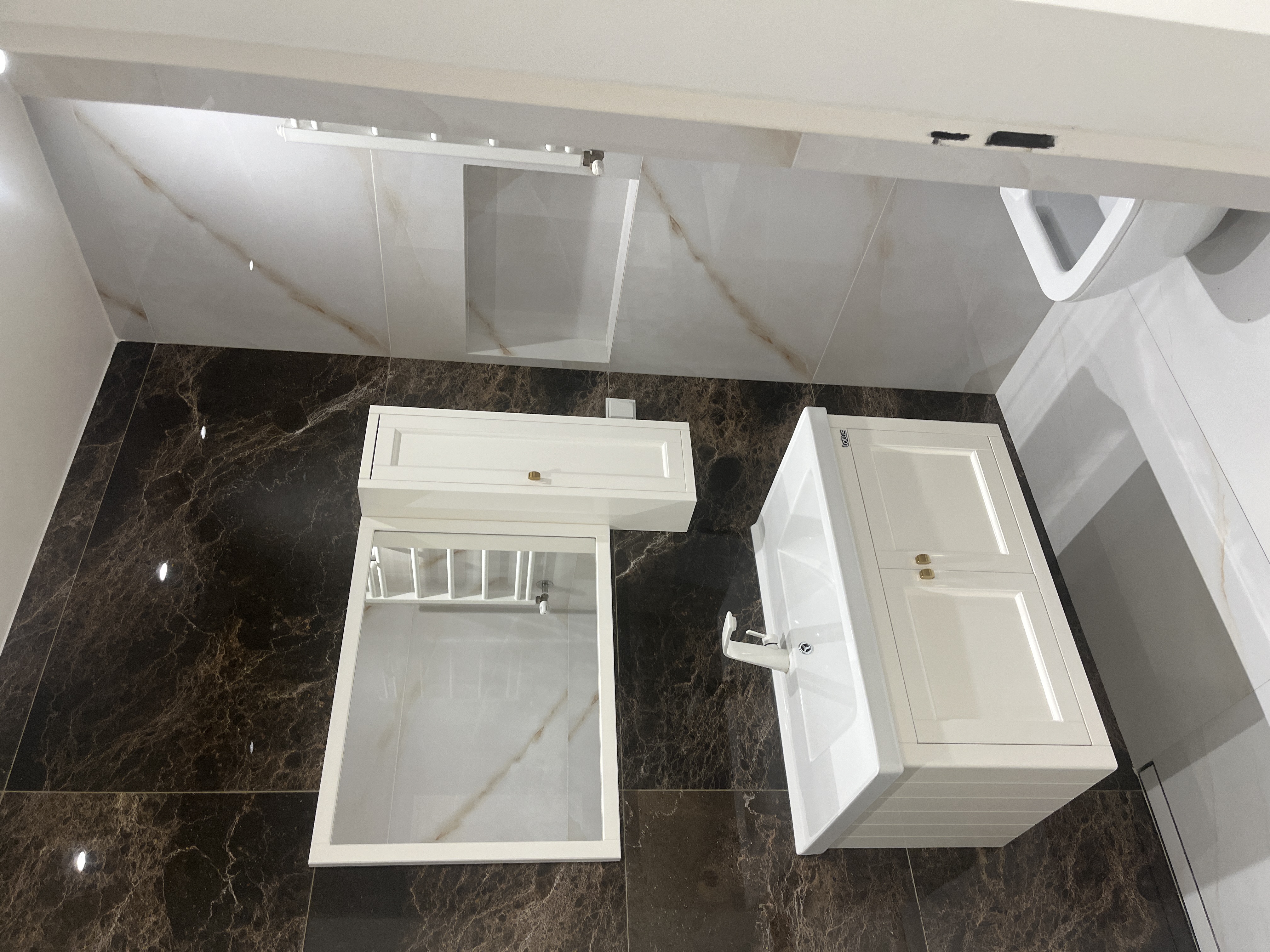 150 متر فول 2 تراس چیدمان 4 پارکینگ 9 متر انباری