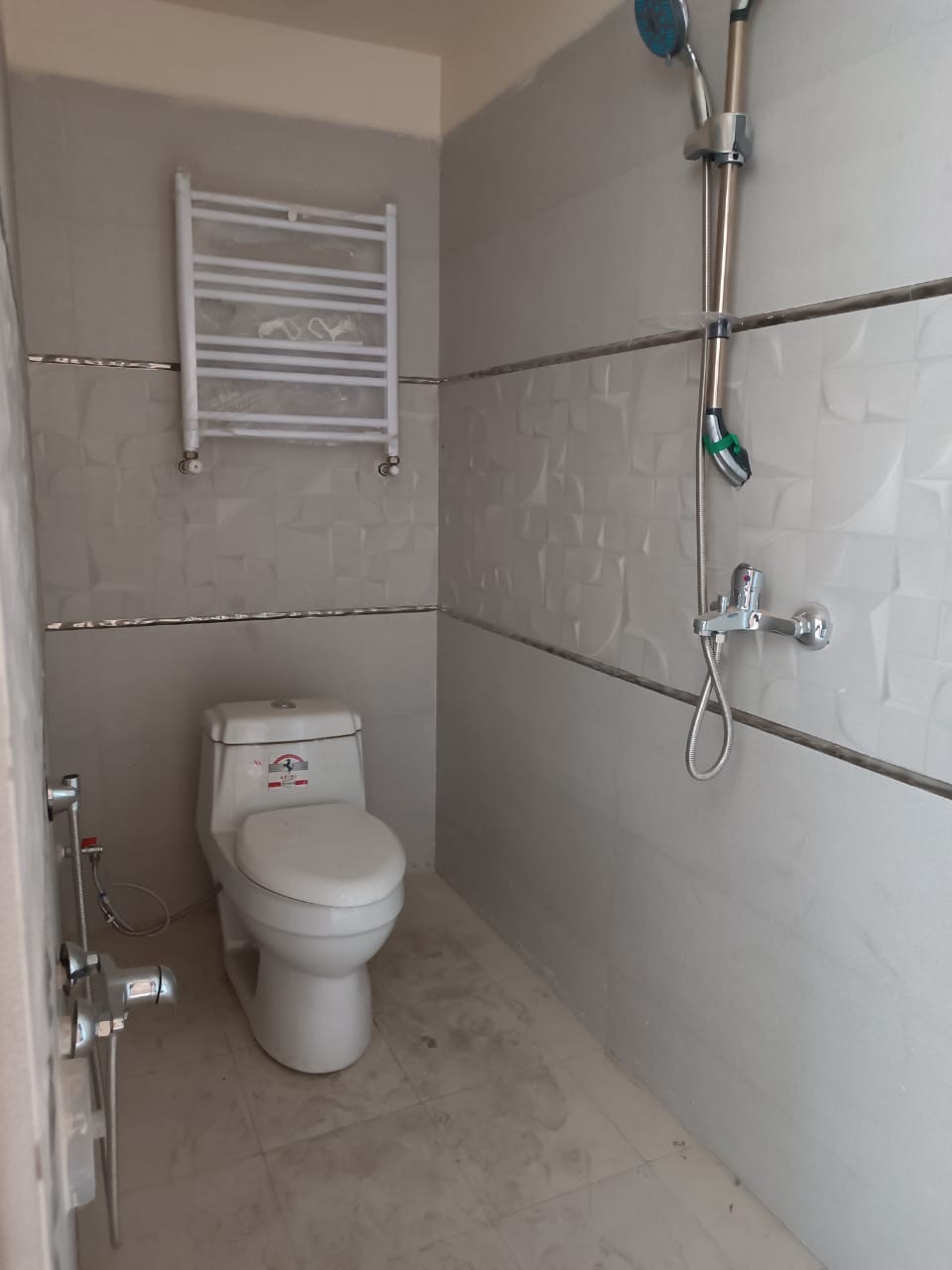 فروش اپارتمان 135 متر هفت حوض خوش نقشه غرق نور