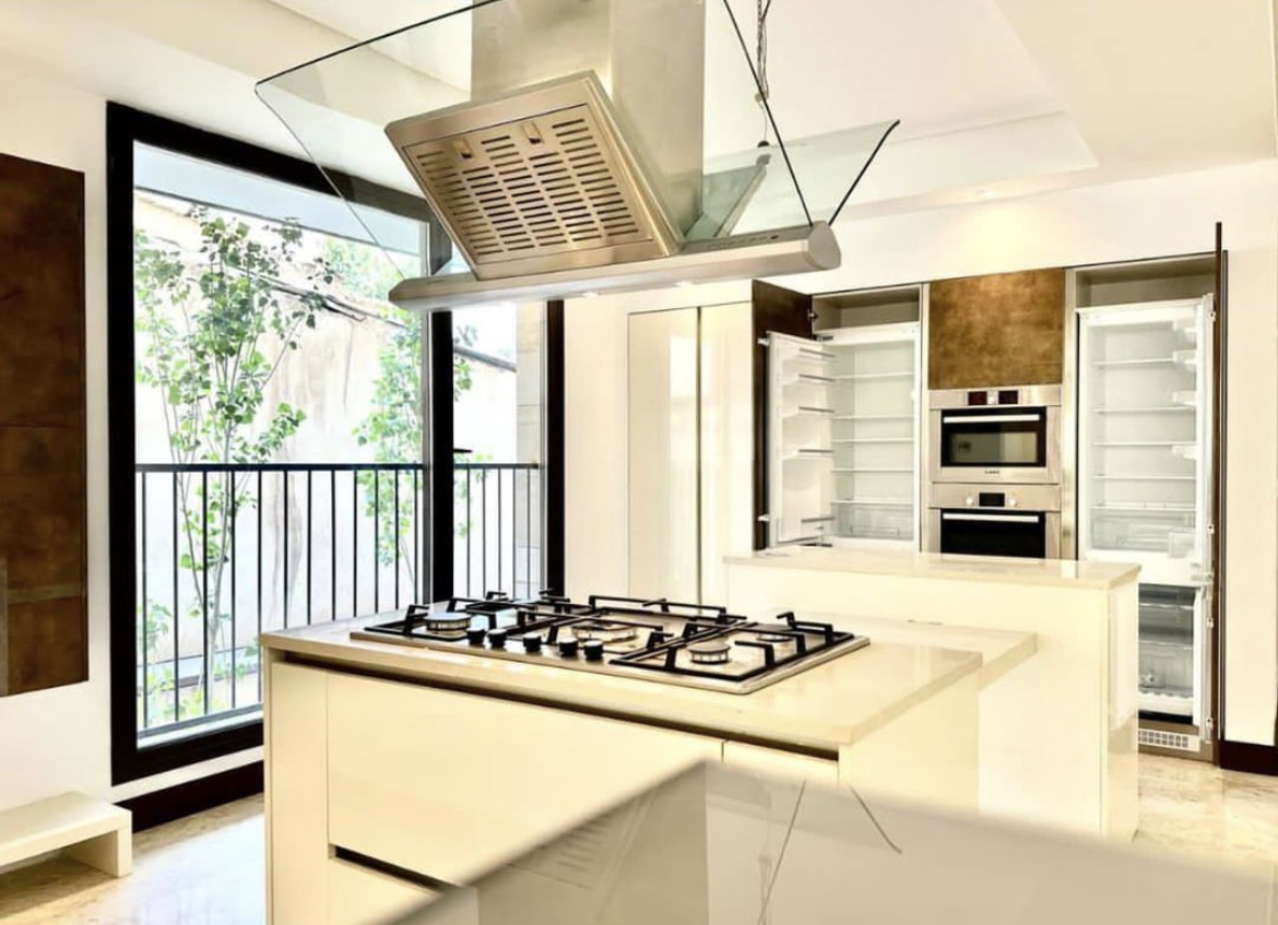 آپارتمان 240 متر فرمانیه شرقی فول بازسازی