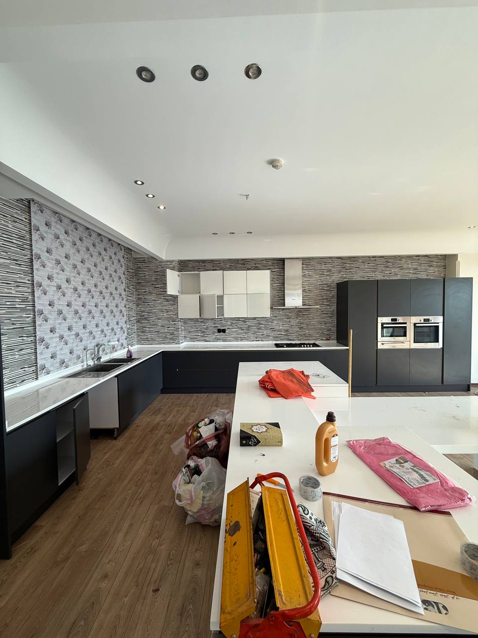 اجاره آپارتمان 240 متر نیــاوران