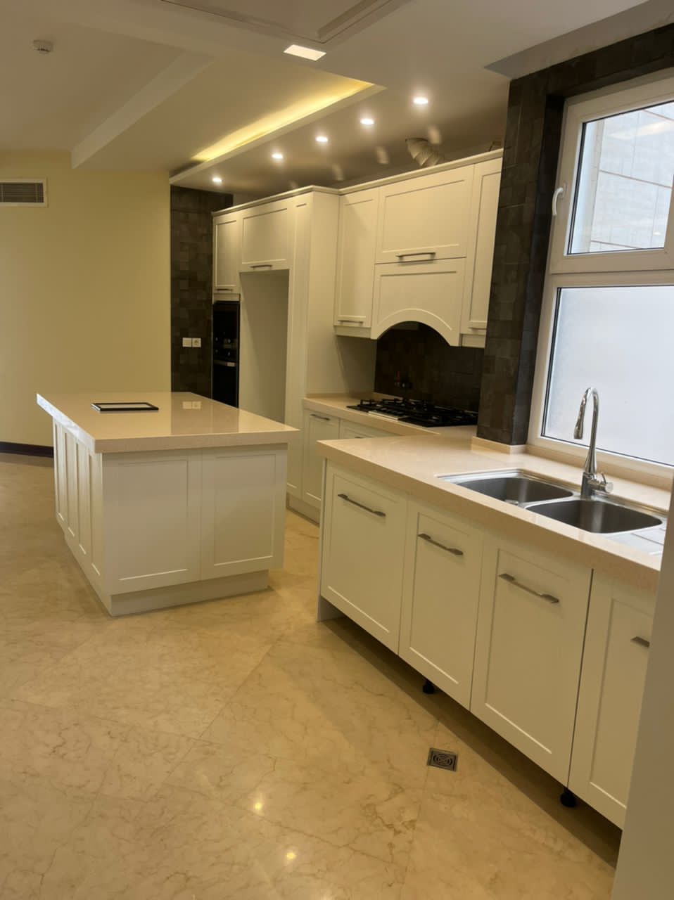 حکمت/165متری/در دل کوهستان