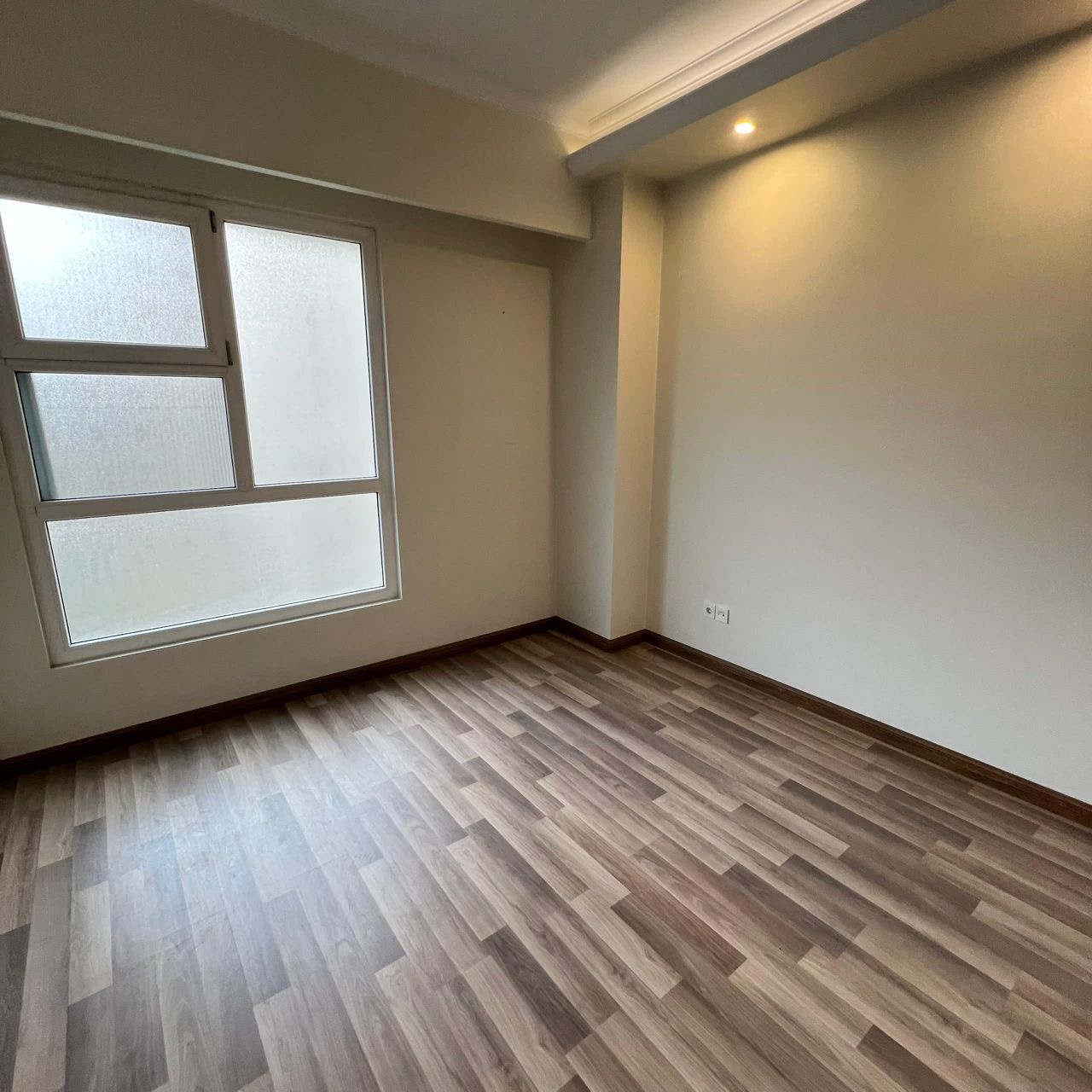 فروش آپارتمان 140 متر دیباجی غرق نور مستقیم از حیاط