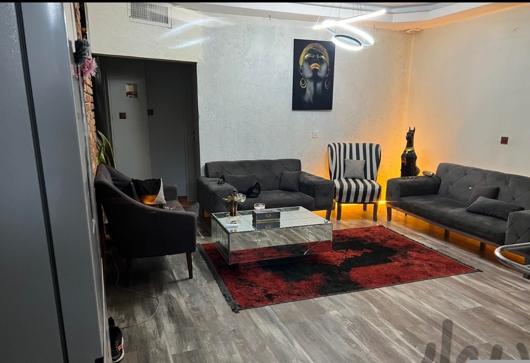 فروش آپارتمان 80 متر قلهک دو جهت نور