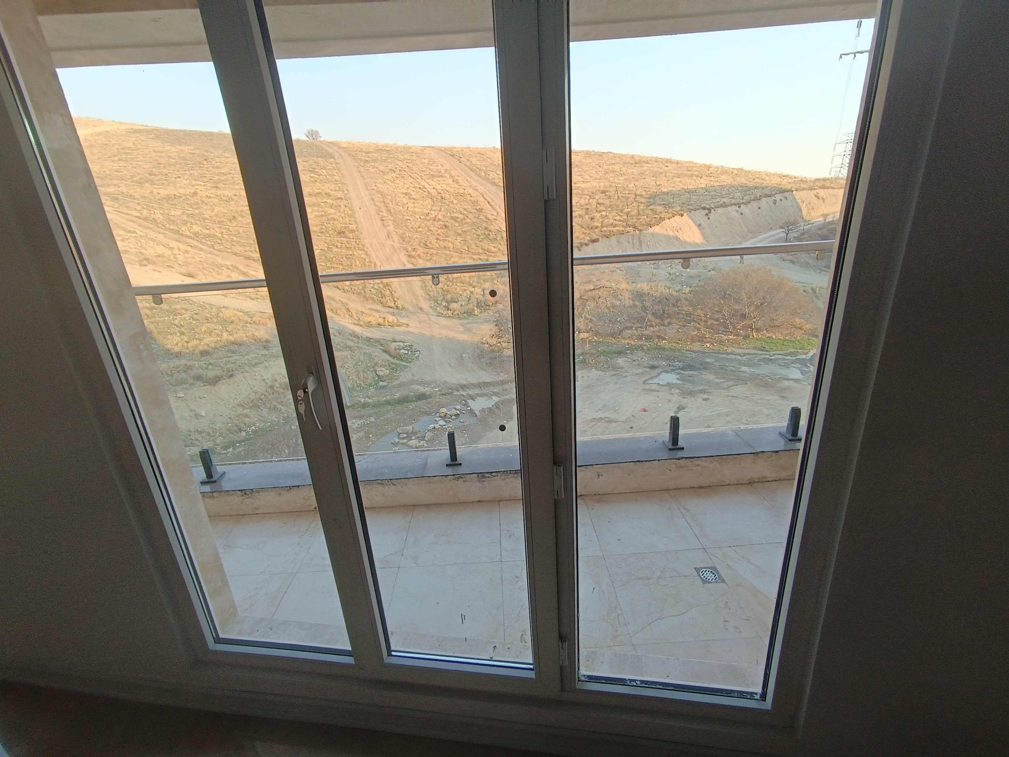 فروش آپارتمان 220 متر شهرک لاله تکواحدی 3 خواب ویو کوهستان