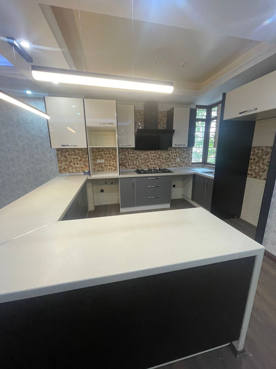 آپارتمان 105 متر/2 خواب/بازسازی شده/شریفی منش